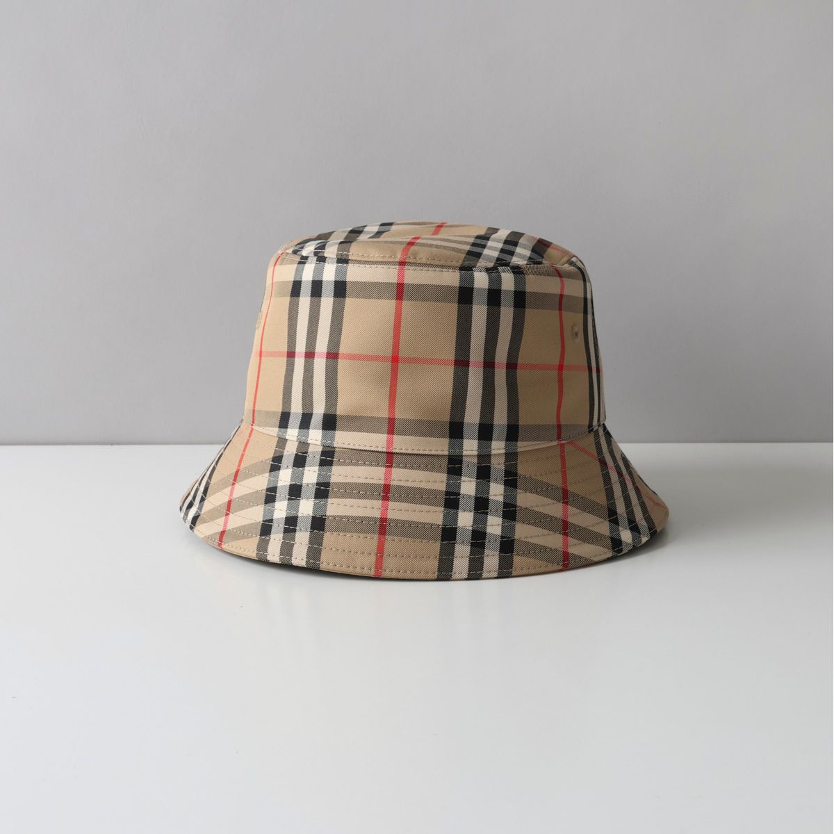 バーバリー BURBERRY 帽子 ベージュ チェック バケットハット バケハ ハット 高級 8026927 MH 2 PANEL BUCKET HAT A7026 ARCHIVE BEIGE ユニセックス メンズ レディース