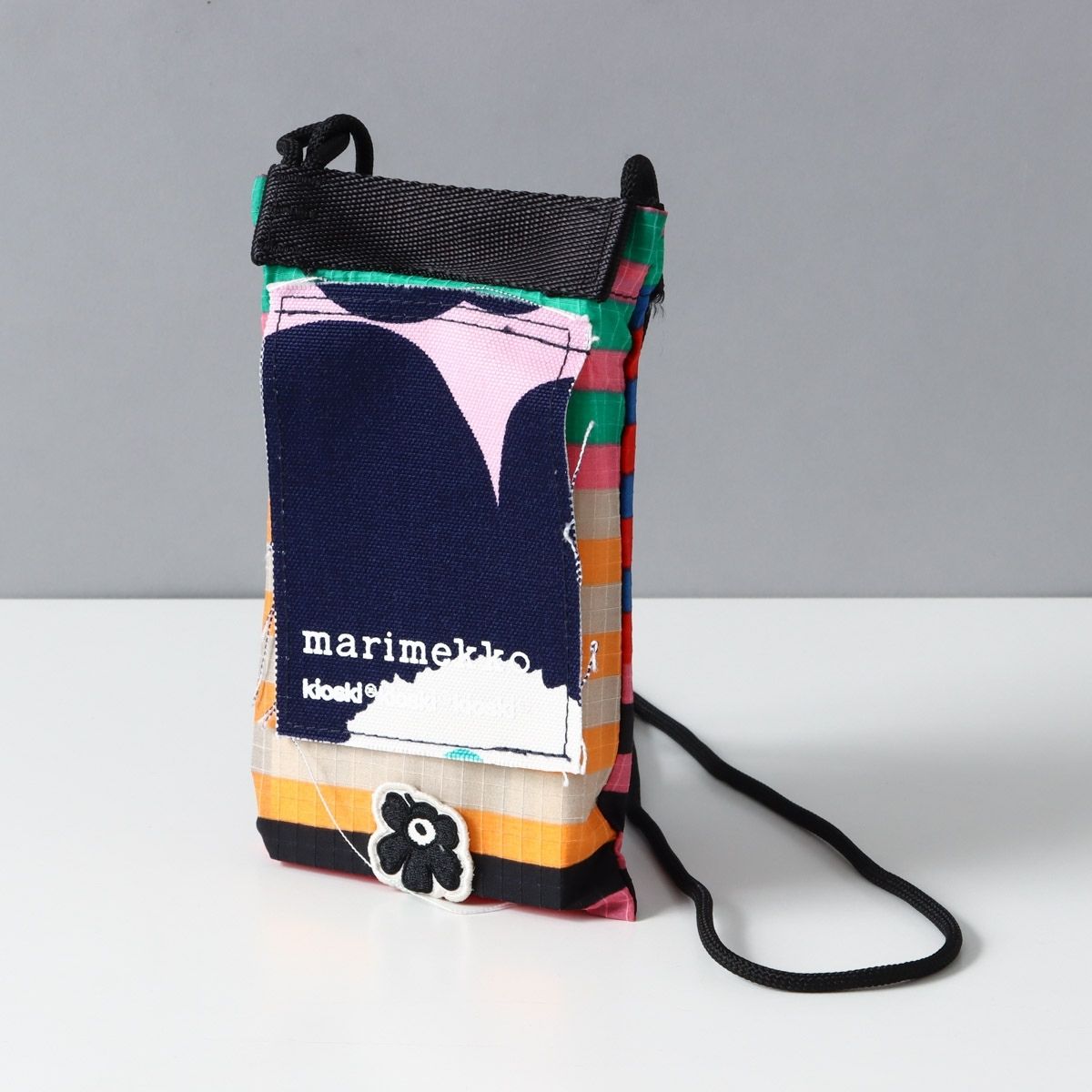 マリメッコ MARIMEKKO ショルダーバッグ マルチカラー クロスボディ ミニバッグ ポシェット ロゴ 091987 356 KIOSKI FUNNY BAGS TA PINK/DARK BLUE/GREEN レディース