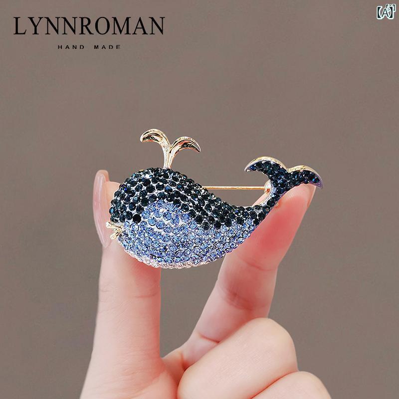 レディース アクセサリー　小物　かわいい　綺麗　ファッション　オシャレ LYNNROMAN かわいい ラインストーン シロナガスクジラ ブローチ コサージュ ハイエンド フェミニン スーツ ピン レディース