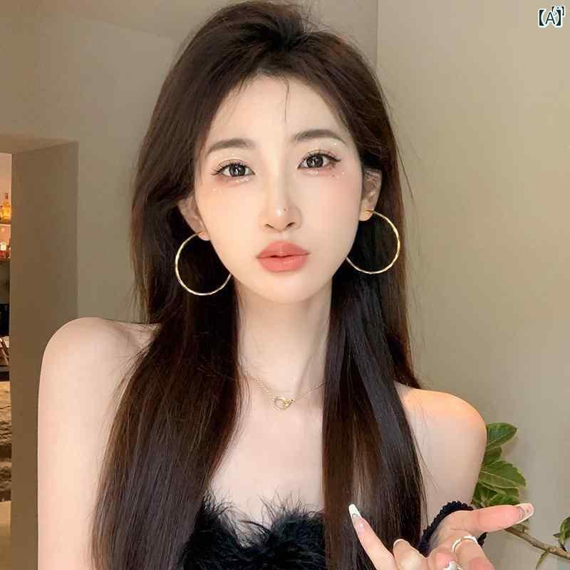 レディース　ファッション　レディース　オシャレ　綺麗　アクセサリー スタイリッシュ ガール ビッグ イヤリング ハイエンド ライト 高級 秋