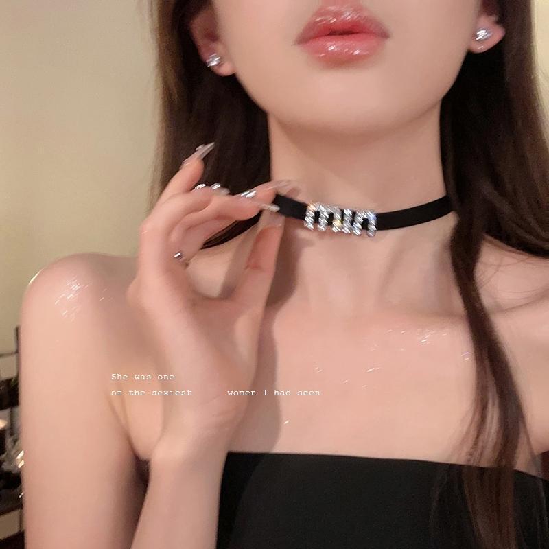 樂天商城 - レディース　ファッション　レディース　オシャレ　綺麗　アクセサリー パンク クール レザー レター チョーカー ネックレス ハイエンド 鎖骨 チェーンチョーカー セーター チェーン