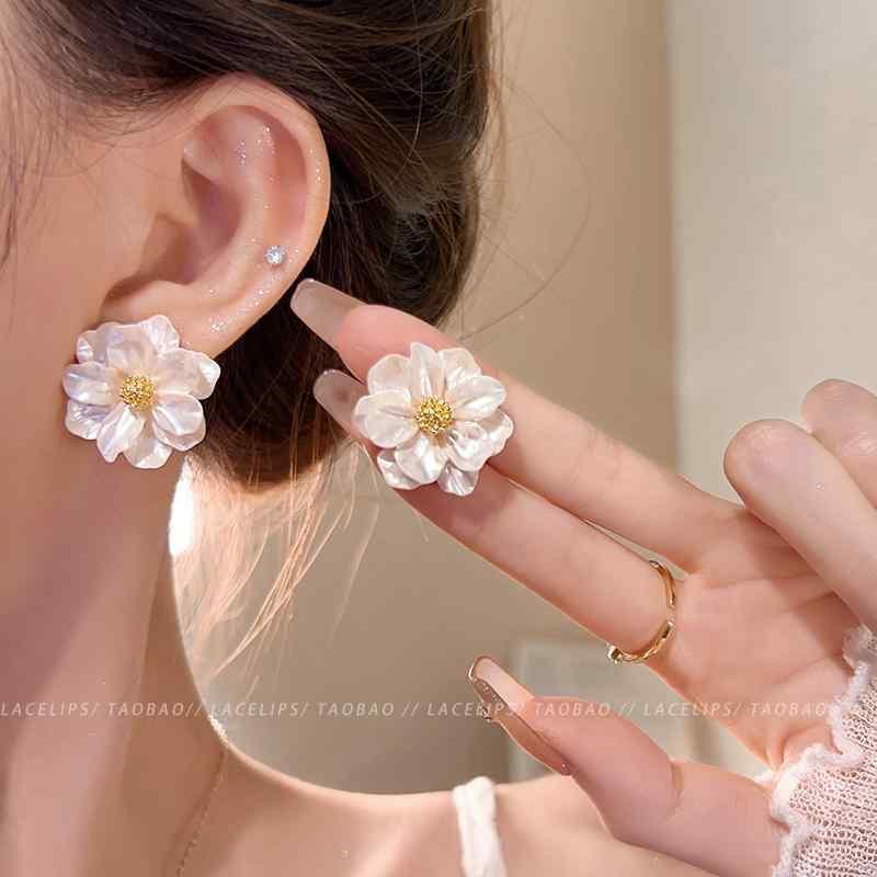 レディース　ファッション　レディース　オシャレ　綺麗　アクセサリー 花 フレンチ 椿 イヤリング ホット ハイエンド 軽量