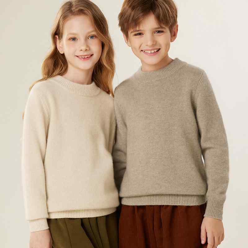・カテゴリ: 子供毛糸セーター・スタイル: シンプル・主な素材: 羊毛(山羊絨35%)・性別: ユニセックス・対象年齢: 中大童(8歳以上)・袖丈: 長袖・厚み: 加厚・糸太さ: 普通・加工: 柔軟処理・柄: 無地・ネックライン: ハーフハイネック・着脱: プルオーバー・カラー展開: ミルクホワイト、多色米、ベージュ、ルビーレッド、ライトピンク、ライトパープル、ライトブルー、フルーツグリーン、ピーコックブルー、キャメル、ゴールドキャメル、イエロー、ヘイズブルー、ライトグレー、ミディアムグレー、ワインレッド、ブラック・サイズ展開: 110cm、120cm、130cm、140cm、150cm、160cm、170cm・縫い目: 12〜14針/3cm