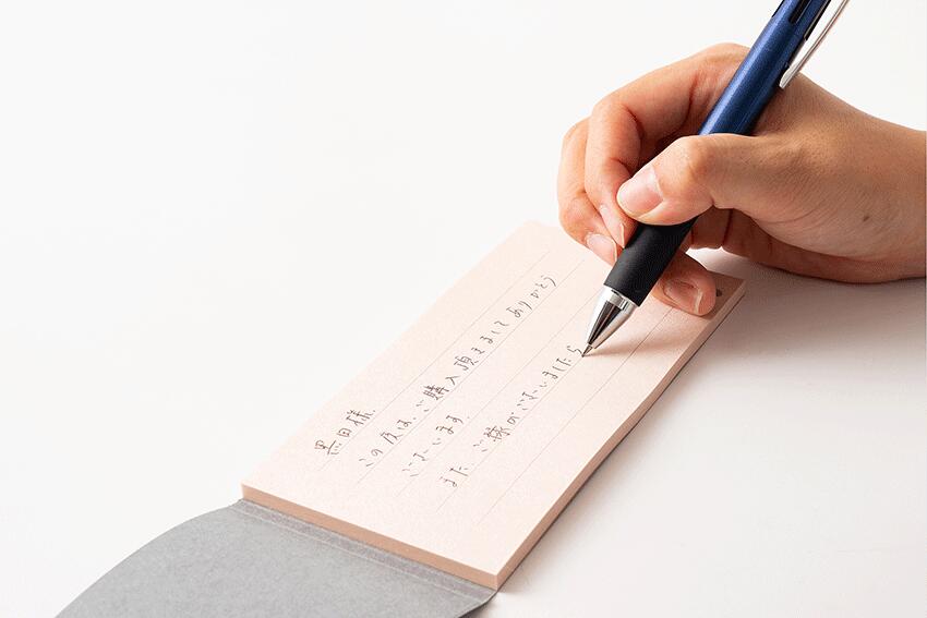 【 一筆箋 タマコのあしあと 30枚 】 一筆箋 和紙 桜色の和紙を使った 洋風一筆箋 手紙 便箋 メモ おしゃれ ] 返礼品 プレゼント お返し 文房具 文具 桜 桜色 グレー かわいい 可愛い 猫 ネコ ♯ku 2