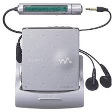 【中古】SONY　ソニー　MZ-E909S　シルバー系　ポータブルMDプレーヤー　MDLP対応　MD再生専用機/MDウ..