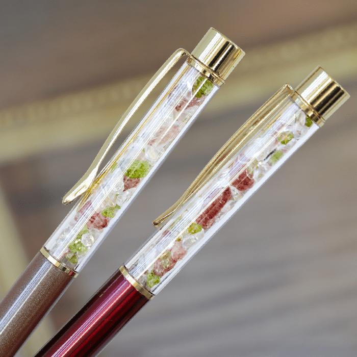 送料無料選べる天然石ボールペン_数量限定贈り物にハーバリウムボールペン♪プレゼントに_2200円_大きなストロベリークオーツ×ペリドット×ローズクオーツ×さざれ石（水晶）をMIX_チョコレートorボルドー_プチギフト_誕生日お祝い母の日ありがとう可愛い感謝ストーン天然石