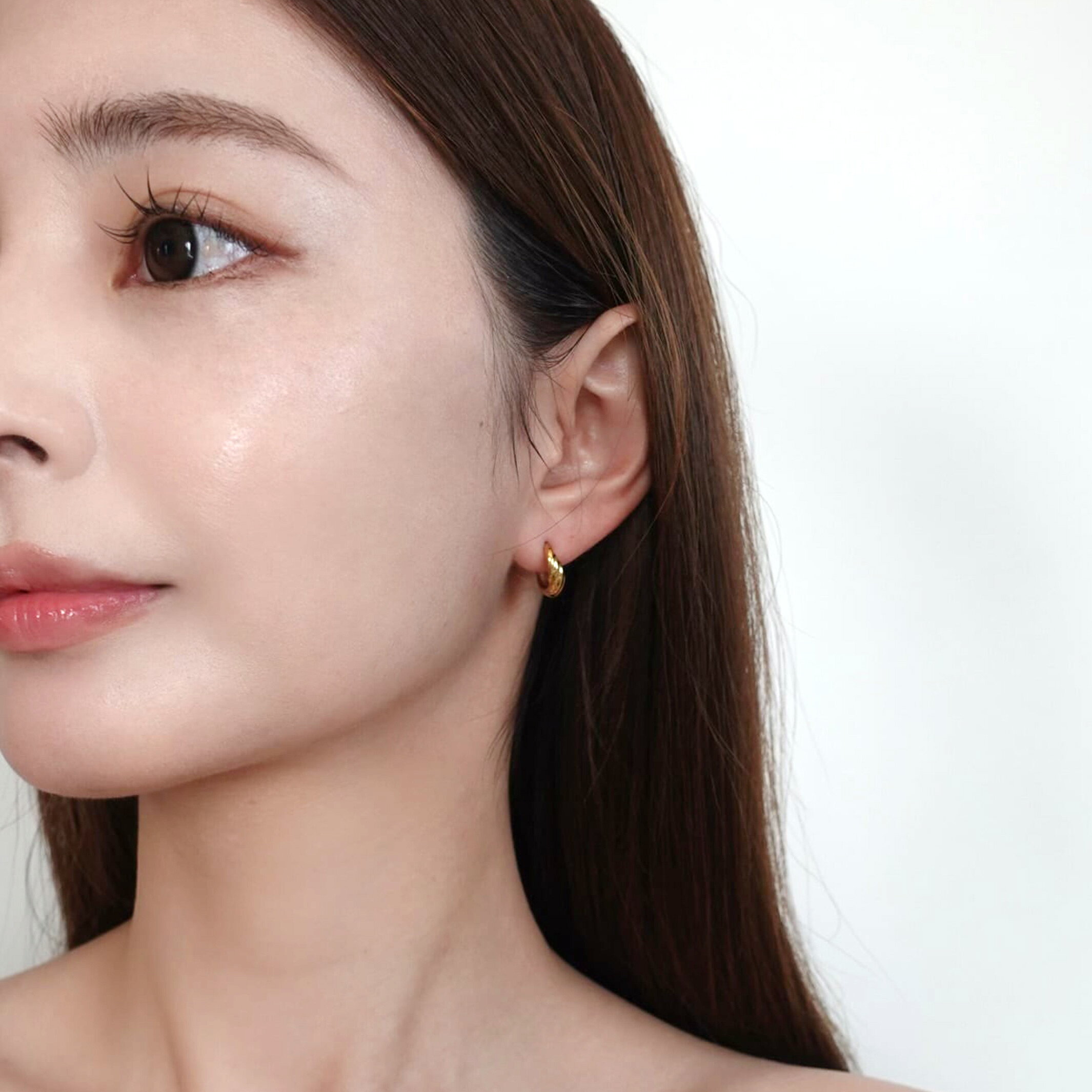 CREAjewelryのドロップツイストフープピアス | ミニ フープ ピアス つけっぱなし OK ベーシック 普段使い カジュアル デザイン 金属アレルギー 対応 ジュエリー 316L サージカル ステンレス クレアジュエリー｜アングル2