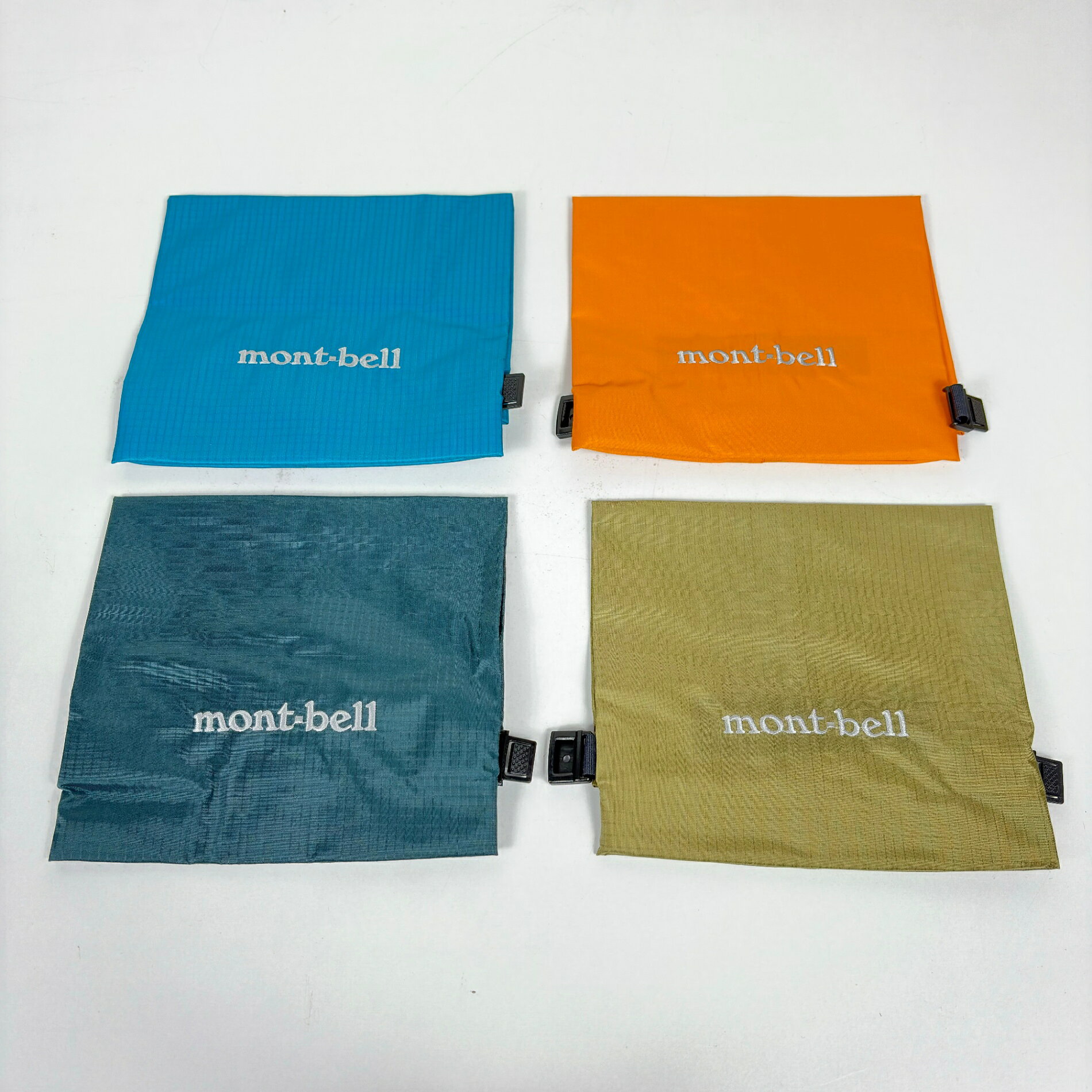 【OneSize】【 OneSize オレンジ系】Montbell ( モンベル ) ドライサックセット 4個 バッグ ストレージ パッキングサック ドライサック z00055505 オレンジ系 バッグ ストレージ パッキングサック ドライサック ・セカンドギア在庫コード: ITY97QYG9R7S（お問い合わせの際はこちらをお伝え下さい） ・メーカー: Montbell ( モンベル ) ■サイズ情報 ・代表サイズ: OneSize ■カラー ・カラー系統: オレンジ系 ・カラー系統2: ネイビー系 ・カラー系統3: ブルー系 ■コンディション ・グレード: 未使用 ※グレーディング目安　 ├ 新品：当店オリジナル製品 ├ 未使用：新古品 ├ 中古S：新品同様 ├ 中古A：美中古 ├ 中古B：良い状態の中古 ├ 中古C：通常使用可能な中古 └ 中古D：通常使用困難な中古 ・コンディション詳細・備考: ■状態スコア：100 / 100 点 ■状態明細：紙タグあり未使用 ■採寸値・実測値 ※全て外寸値です。また、手作業による採寸および簡易な秤による計測のため、誤差はご容赦下さい。 ・総重量（付属品等含む）: 89g