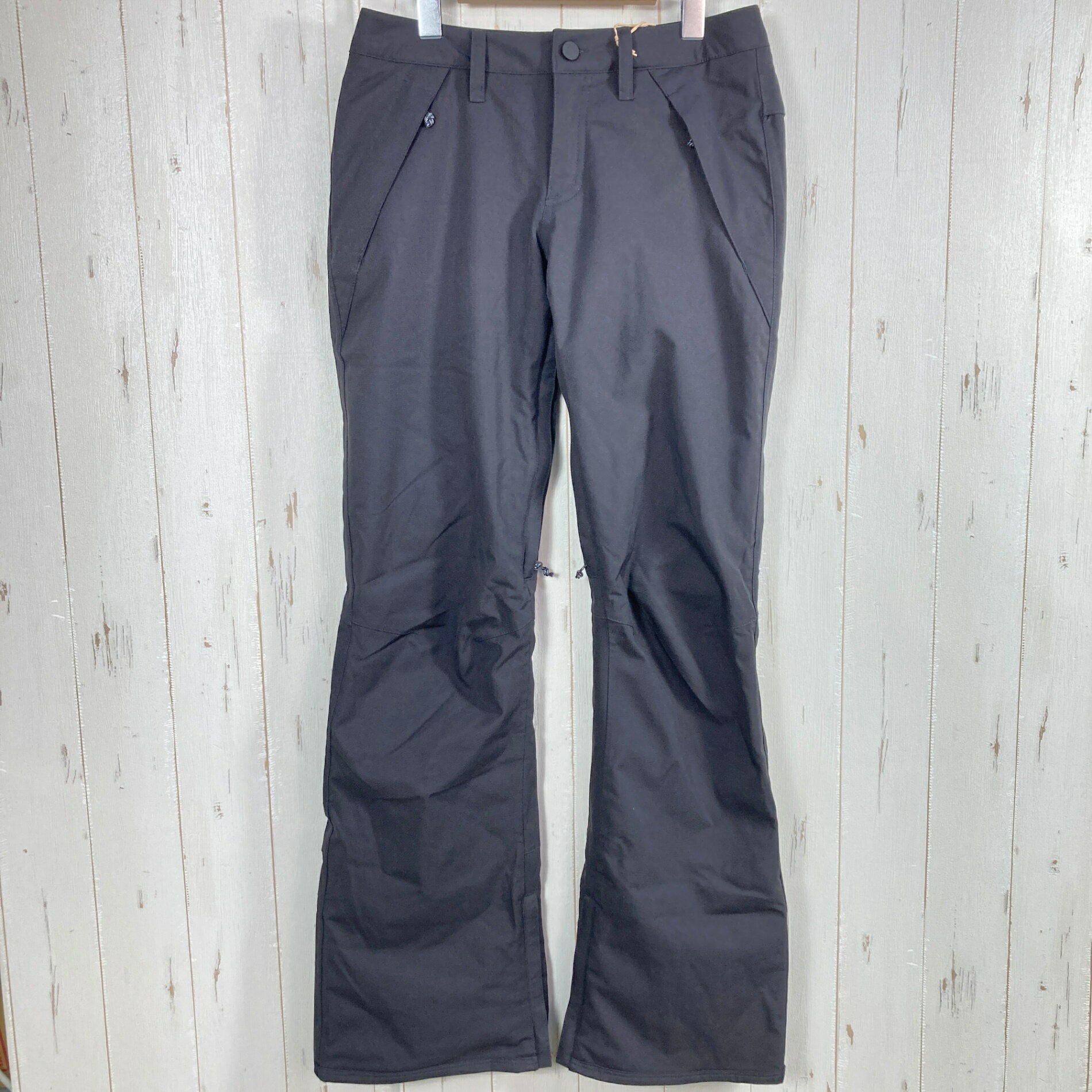 【Women's XS】【Women's XS ブラック系】Burton ( バートン ) ソサエティ パンツ Society Pant Phantom ナイロン ウェア ボトムス ロングパンツ ハードシェル z00056312 Phantom ブラック系 ウェア ボトムス ロングパンツ ハードシェル ・セカンドギア在庫コード: IT4ZGZ8P433B（お問い合わせの際はこちらをお伝え下さい） ・メーカー: Burton ( バートン ) ・型番: 10111106020 ■生産情報 ・生産国: ベトナム ( Viet Nam ) ■素材情報 ・組成: ナイロン100% ■サイズ情報 ・Gender/Age: Women's ・代表サイズ: XS ■カラー ・カタログカラー: Phantom ・カラー系統: ブラック系 ■コンディション ・グレード: 中古S ※グレーディング目安　 ├ 新品：当店オリジナル製品 ├ 未使用：新古品 ├ 中古S：新品同様 ├ 中古A：美中古 ├ 中古B：良い状態の中古 ├ 中古C：通常使用可能な中古 └ 中古D：通常使用困難な中古 ・コンディション詳細・備考: ■状態スコア：90 / 100 点 ■状態明細：旧モデル / 紙タグあり未使用 ■採寸値・実測値 ※全て外寸値です。また、手作業による採寸および簡易な秤による計測のため、誤差はご容赦下さい。 ・総丈: 105cm ・平置胴囲: 78cm ・股下: 83cm ・股上: 28cm ・わたり: 27cm ・すそ幅: 17cm ・総重量（付属品等含む）: 730g