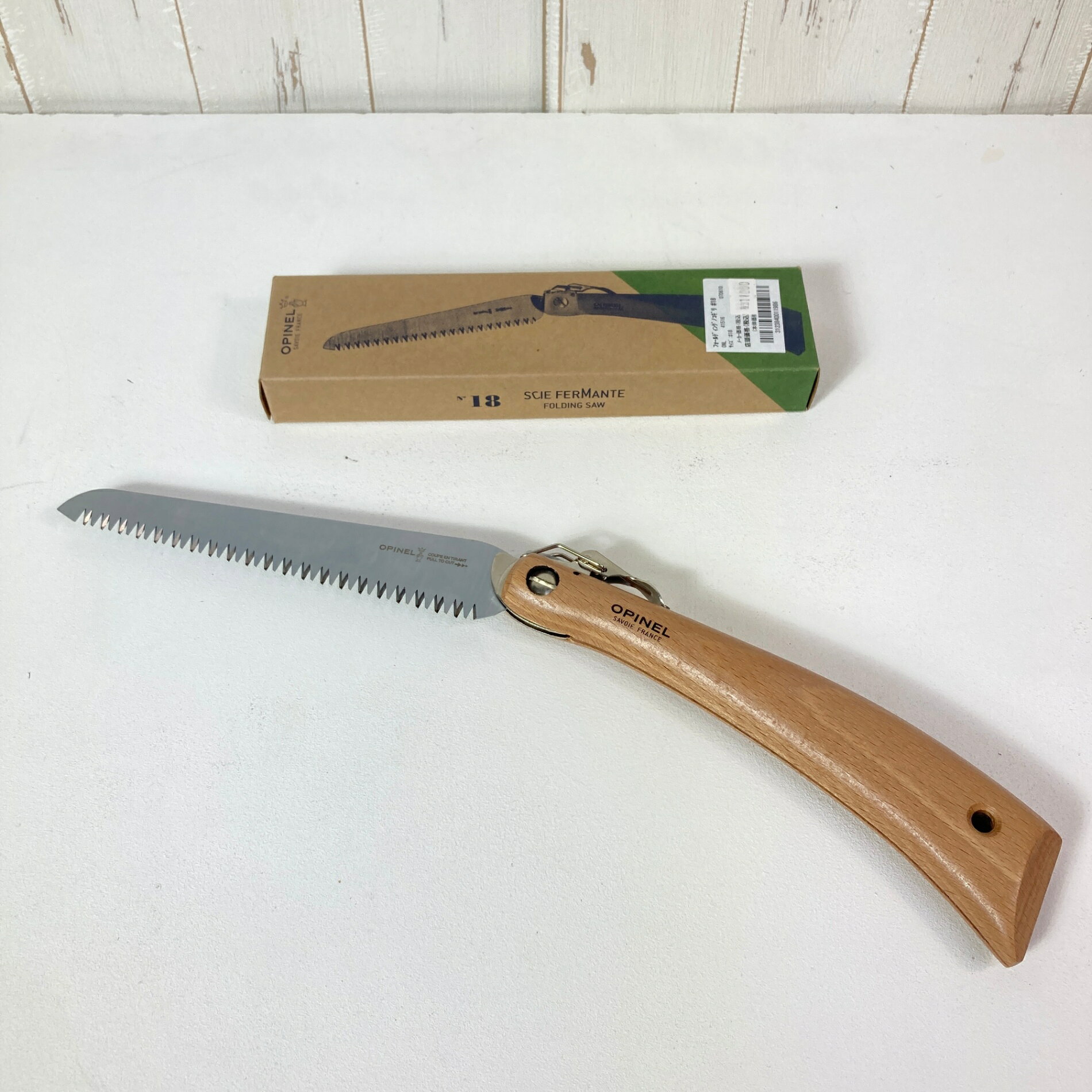 【OneSize】【 OneSize ブラウン系】 Opinel ( オピネル ) フォールディングノコギリ #18 Folding Saw #18 #18 z00057463 ブラウン系 キャンピングギア 刃物 その他 ・セカンドギア在庫コード: ITPRAQ8OAKQA（お問い合わせの際はこちらをお伝え下さい） ・メーカー: Opinel ( オピネル ) ■サイズ情報 ・代表サイズ: OneSize ■カラー ・カラー系統: ブラウン系 ■コンディション ・グレード: 未使用 ※グレーディング目安　 ├ 新品：当店オリジナル製品 ├ 未使用：新古品 ├ 中古S：新品同様 ├ 中古A：美中古 ├ 中古B：良い状態の中古 ├ 中古C：通常使用可能な中古 └ 中古D：通常使用困難な中古 ・コンディション詳細・備考: こちらは小売店店頭展示品・陳列販売品等を含むアウトレット品です。傷・汚れ・微物付着等が見受けられる場合がございます。また、同モデル・同カラーに限り、商品画像を共通で使用している場合がございます。そのため、模様の出方や状態等が画像と実物とで完全には一致しない場合もございます。特価でのご案内につきご容赦下さいませ。 ■採寸値・実測値 ※全て外寸値です。また、手作業による採寸および簡易な秤による計測のため、誤差はご容赦下さい。 ・本体重量（付属品等除く）: 196g ■カタログスペック ※以下はメーカー公表のスペック値をそのままにご紹介するものです。表現・仕様・付属物の有無等、お品物現品との完全な一致をお約束するものではございません。 折りたたみ式のノコギリで、刃渡り約190mm、収納時約240mm、重量約193g。カーボンスチール刃とブナ材ハンドル。薪の分割や枝の切り出しに便利で、ガーデニングやアウトドアに適する。____