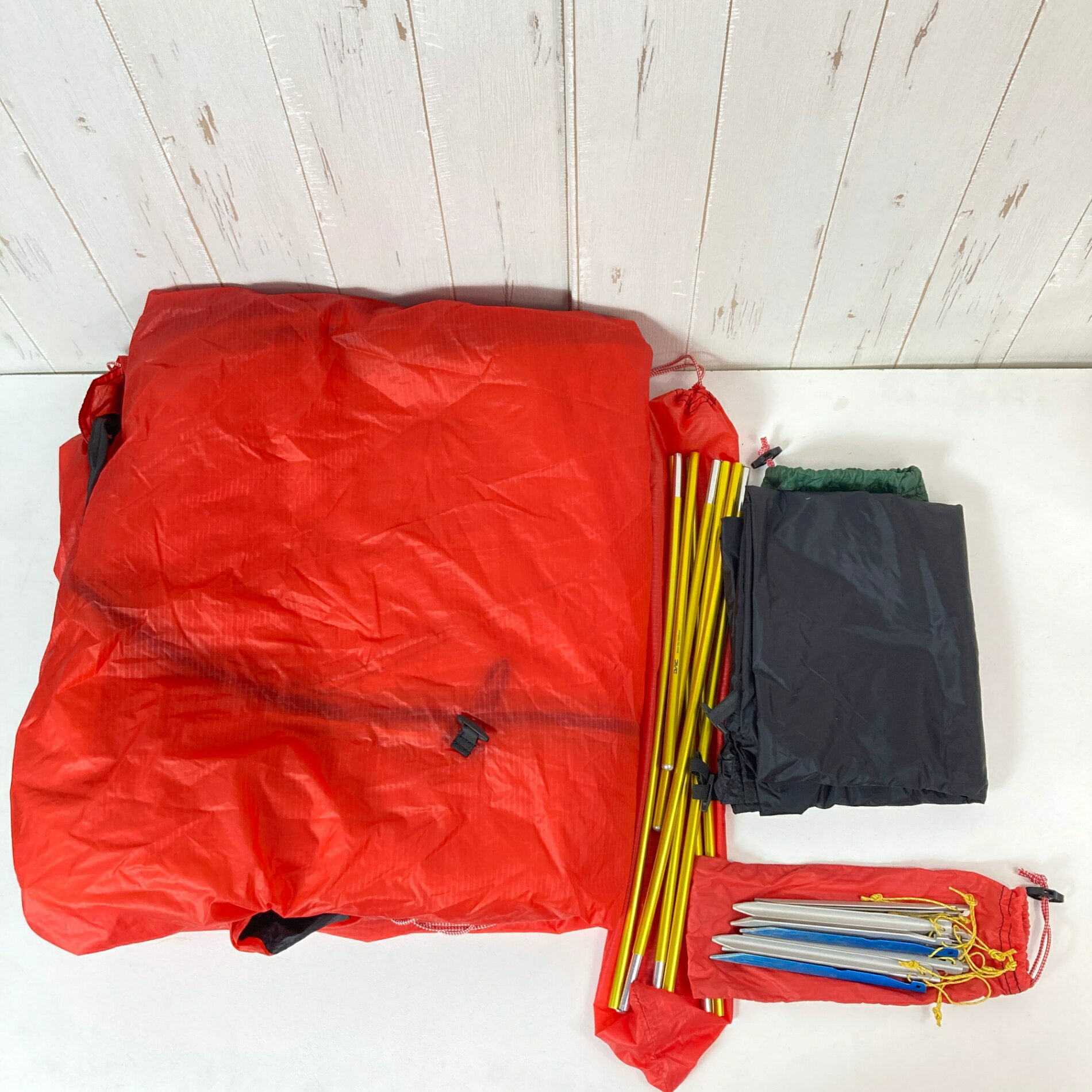 乐天商城 - 【OneSize レッド系】 Hilleberg The Tentmaker ( ヒルバーグ ) アクト Akto 生産終了モデル 入手困難 旧タグ 革タグ ナイロン キャンピングギア テント 山岳テント z00056545 山岳テント テント キャンピングギア