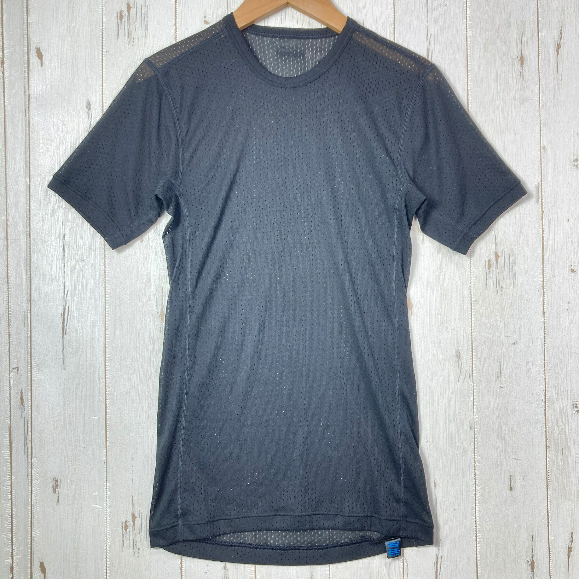 乐天商城 - 【Men's S ブラック系】 Finetrack ( ファイントラック ) ドライレイヤー ベーシックT ポリエステル ウェア トップス インナー シャツ ショートスリーブTシャツ クルーネック 化繊 z00057542 化繊 ショートスリーブTシャツ クルーネ