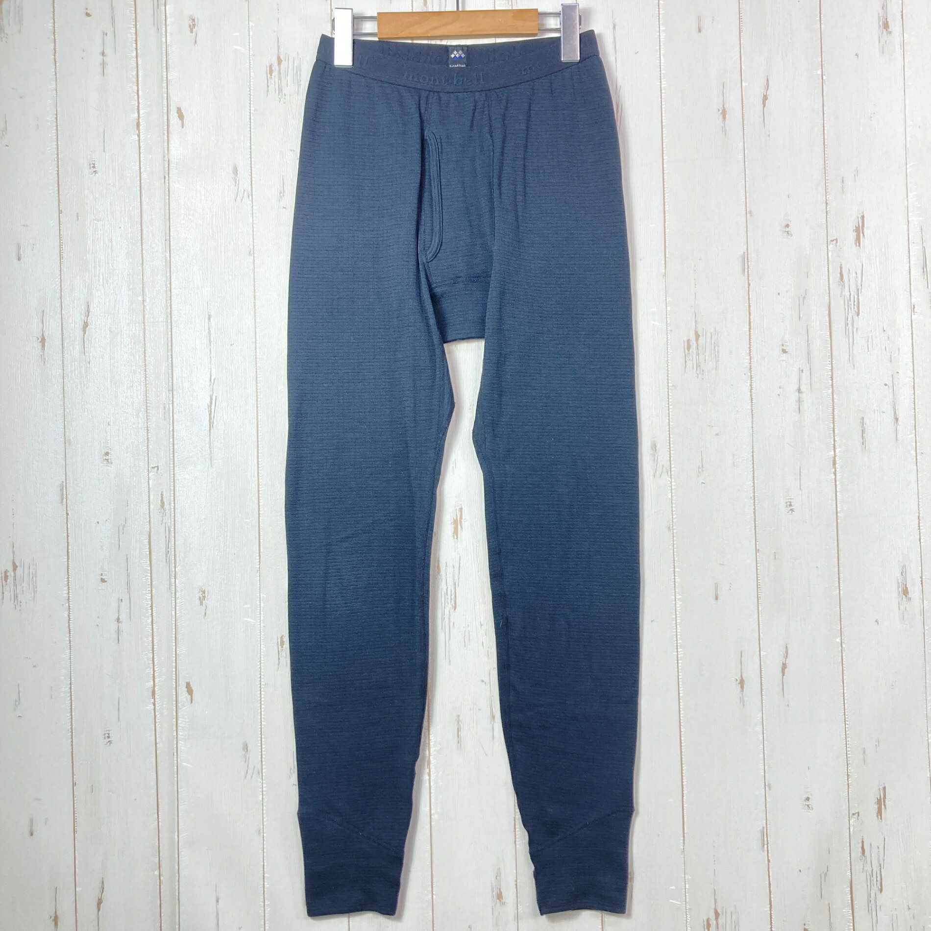 【Men's M】【Men's M ブラック系】Montbell ( モンベル ) ジオライン M.W. タイツ ポリエステル ウェア ボトムス タイツ z00057552 ブラック系 ウェア ボトムス タイツ ・セカンドギア在庫コード: ITF937INCP6W（お問い合わせの際はこちらをお伝え下さい） ・メーカー: Montbell ( モンベル ) ・型番: 1107511 ■生産情報 ・生産国: 中国 ( China ) ■素材情報 ・組成: ポリエステル100% ■サイズ情報 ・Fit: Asian ・Gender/Age: Men's ・代表サイズ: M ■カラー ・カラー系統: ブラック系 ■コンディション ・グレード: 中古B ※グレーディング目安　 ├ 新品：当店オリジナル製品 ├ 未使用：新古品 ├ 中古S：新品同様 ├ 中古A：美中古 ├ 中古B：良い状態の中古 ├ 中古C：通常使用可能な中古 └ 中古D：通常使用困難な中古 ・コンディション詳細・備考: ■状態スコア：61 / 100 点 ■状態明細：旧モデル / 若干の使用感 / 若干のスレ（各所） / 若干の毛玉（各所） ■採寸値・実測値 ※全て外寸値です。また、手作業による採寸および簡易な秤による計測のため、誤差はご容赦下さい。 ・総丈: 96cm ・平置胴囲: 62cm ・最大胴囲: 74cm ・股下: 72cm ・股上: 33cm ・わたり: 26cm ・すそ幅: 11cm ・総重量（付属品等含む）: 182g ■カタログスペック ※以下はメーカー公表のスペック値をそのままにご紹介するものです。表現・仕様・付属物の有無等、お品物現品との完全な一致をお約束するものではございません。 高い保温力を持ち、素早く汗を吸水拡散して素肌を乾いた状態に保ちます。滑らかな表面の層と、柔らかい質感の肌面の層を隔壁でつないだボックス構造により、デッドエア（断熱層として動かない空気）を保持することで保温性を確保しています。表面の滑りが良いので重ね着の際も快適。登山やツアースキーなど、行動と休憩を繰り返すアクティビティに適しています。秋から春の寒い時季に活躍します。足上げもスムーズ。 ※ ネコポス・圧縮梱包にご理解・ご協力をお願いします ※ こちらのお品物は基本的に『ネコポス』での発送となります。郵便ポストへの投函にて配達完了となります。また、出荷から配達までの追跡は宅急便と同様に可能ですのでご安心下さい。 当店では、コンパクトに梱包することが可能なお品物につきましては『ネコポス』での発送とさせて頂いております。ウェア・バッグ等の一部ファブリック系商品につきましては、『ネコポス』のシビアなサイズ規定を確実にクリアするため、脱気式圧縮袋を使用する場合がございます。それにより、お品物にシワ等が生じる可能性がございます。また、箱に収納されている状態のお品物（未開封品含む）につきましても、箱から出した状態にて梱包させて頂く可能性がございます。 当店では、原則として全品送料無料（店舗負担）にて発送をさせて頂いております。ですが、近年の燃料費・人件費・物価高騰により運送会社送料も上昇傾向にあり、送料の負担・吸収は年々難しくなってきております。お気軽にご注文頂けるよう、引き続き送料無料サービスを継続して参るため、何卒ご理解・ご協力のほどよろしくお願い致します。 なお、『ネコポス』での発送および圧縮梱包にご了承頂けない場合は、ご注文時に別の配送方法を選択下さい。