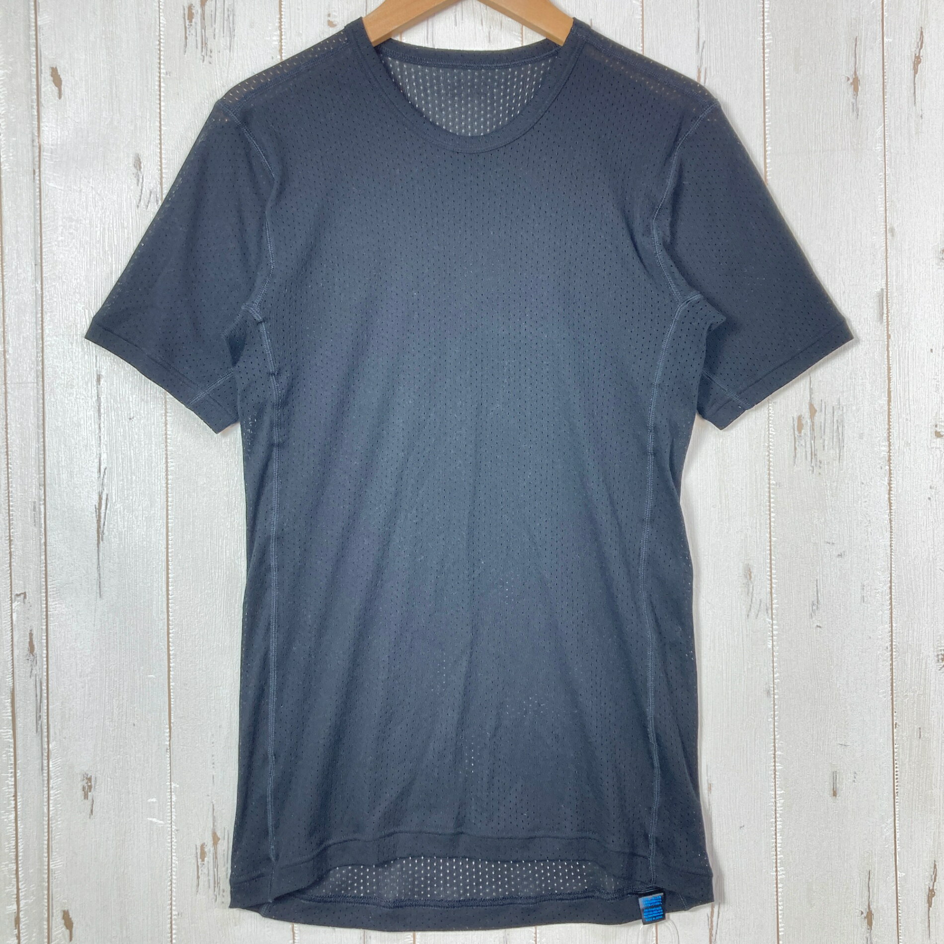 乐天商城 - 【Men's M ブラック系】 Finetrack ( ファイントラック ) ドライレイヤー ベーシックT ポリエステル ウェア トップス インナー シャツ ショートスリーブTシャツ クルーネック 化繊 z00057544 化繊 ショートスリーブTシャツ クルーネ