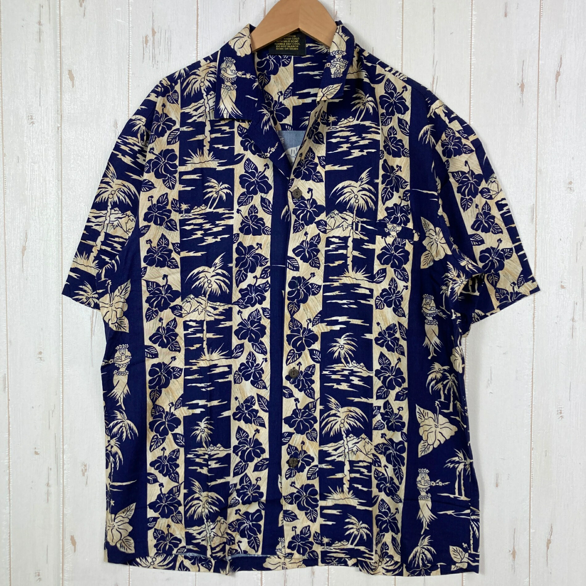 【Unisex M】【Unisex M ネイビー系】Paradice Bay（パラダイスベイ） アロハシャツ レーヨン ウェア トップス インナー シャツ ショートスリーブシャツ その他 z00055543 ネイビー系 ウェア トップス インナー シャツ ショートスリーブシャツ その他 ・セカンドギア在庫コード: IT434OLMIZU2（お問い合わせの際はこちらをお伝え下さい） ・メーカー: Paradice Bay（パラダイスベイ） ■生産情報 ・生産国: アメリカ合衆国 ( United States of America ) ■素材情報 ・組成: レーヨン100% ■サイズ情報 ・Gender/Age: Unisex ・代表サイズ: M ■カラー ・カラー系統: ネイビー系 ・カラー系統2: ベージュ系 ■コンディション ・グレード: 中古A ※グレーディング目安　 ├ 新品：当店オリジナル製品 ├ 未使用：新古品 ├ 中古S：新品同様 ├ 中古A：美中古 ├ 中古B：良い状態の中古 ├ 中古C：通常使用可能な中古 └ 中古D：通常使用困難な中古 ・コンディション詳細・備考: ■状態スコア：83 / 100 点 ■状態明細：旧モデル / 微細な使用感 ■採寸値・実測値 ※全て外寸値です。また、手作業による採寸および簡易な秤による計測のため、誤差はご容赦下さい。 ・身幅: 58cm ・すそ幅: 58cm ・着丈: 70cm ・肩幅: 48cm ・そで丈: 26cm ・総重量（付属品等含む）: 180g ※ ネコポス・圧縮梱包にご理解・ご協力をお願いします ※ こちらのお品物は基本的に『ネコポス』での発送となります。郵便ポストへの投函にて配達完了となります。また、出荷から配達までの追跡は宅急便と同様に可能ですのでご安心下さい。 当店では、コンパクトに梱包することが可能なお品物につきましては『ネコポス』での発送とさせて頂いております。ウェア・バッグ等の一部ファブリック系商品につきましては、『ネコポス』のシビアなサイズ規定を確実にクリアするため、脱気式圧縮袋を使用する場合がございます。それにより、お品物にシワ等が生じる可能性がございます。また、箱に収納されている状態のお品物（未開封品含む）につきましても、箱から出した状態にて梱包させて頂く可能性がございます。 当店では、原則として全品送料無料（店舗負担）にて発送をさせて頂いております。ですが、近年の燃料費・人件費・物価高騰により運送会社送料も上昇傾向にあり、送料の負担・吸収は年々難しくなってきております。お気軽にご注文頂けるよう、引き続き送料無料サービスを継続して参るため、何卒ご理解・ご協力のほどよろしくお願い致します。 なお、『ネコポス』での発送および圧縮梱包にご了承頂けない場合は、ご注文時に別の配送方法を選択下さい。