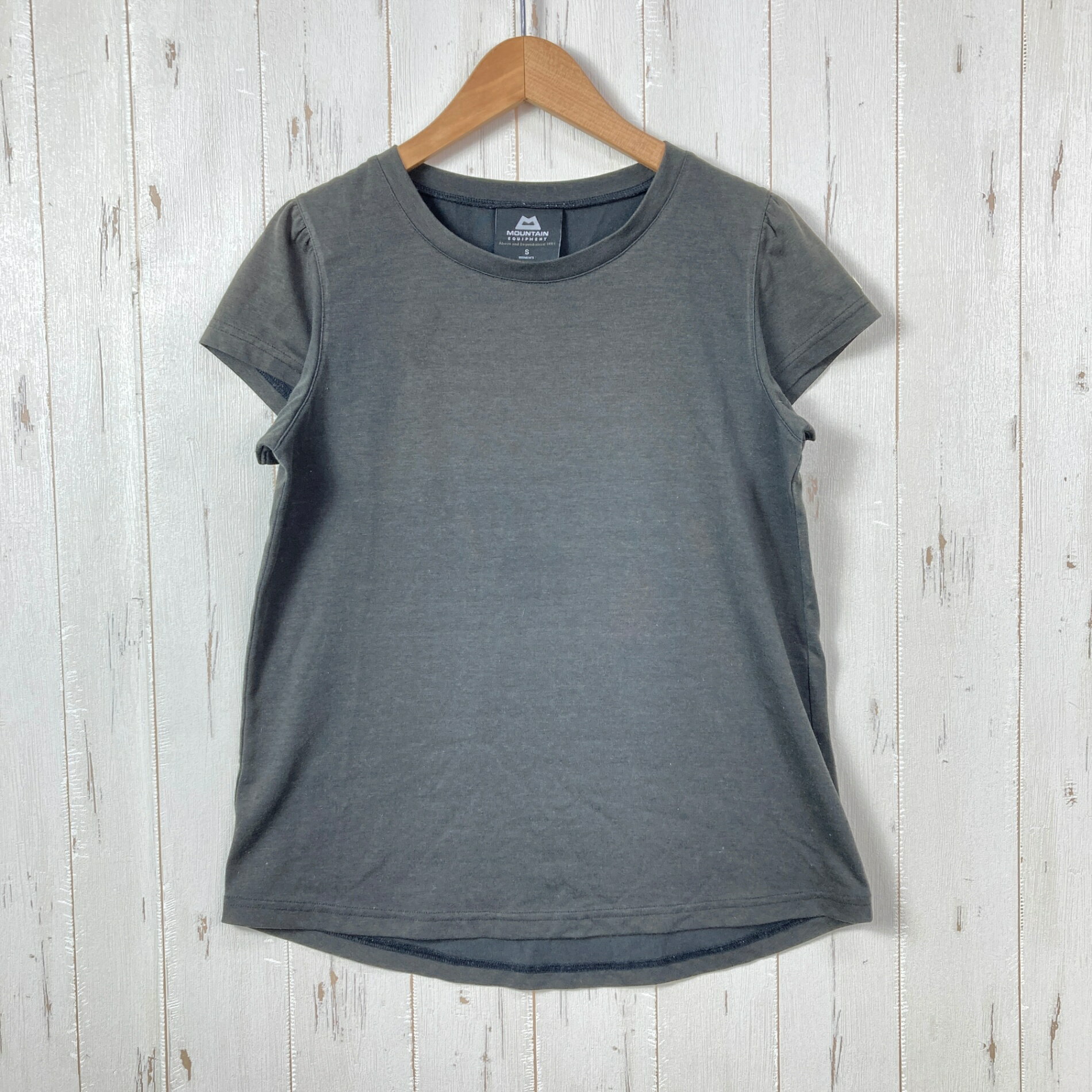 乐天商城 - 【Women's S ブラック系】 Mountain Equipment ( マウンテンイクイップメント ) パフスリーブティー PUFF SLEEVE TEE ポリエステル ウェア トップス インナー シャツ ショートスリーブシャツ 化繊 z00054667 化繊