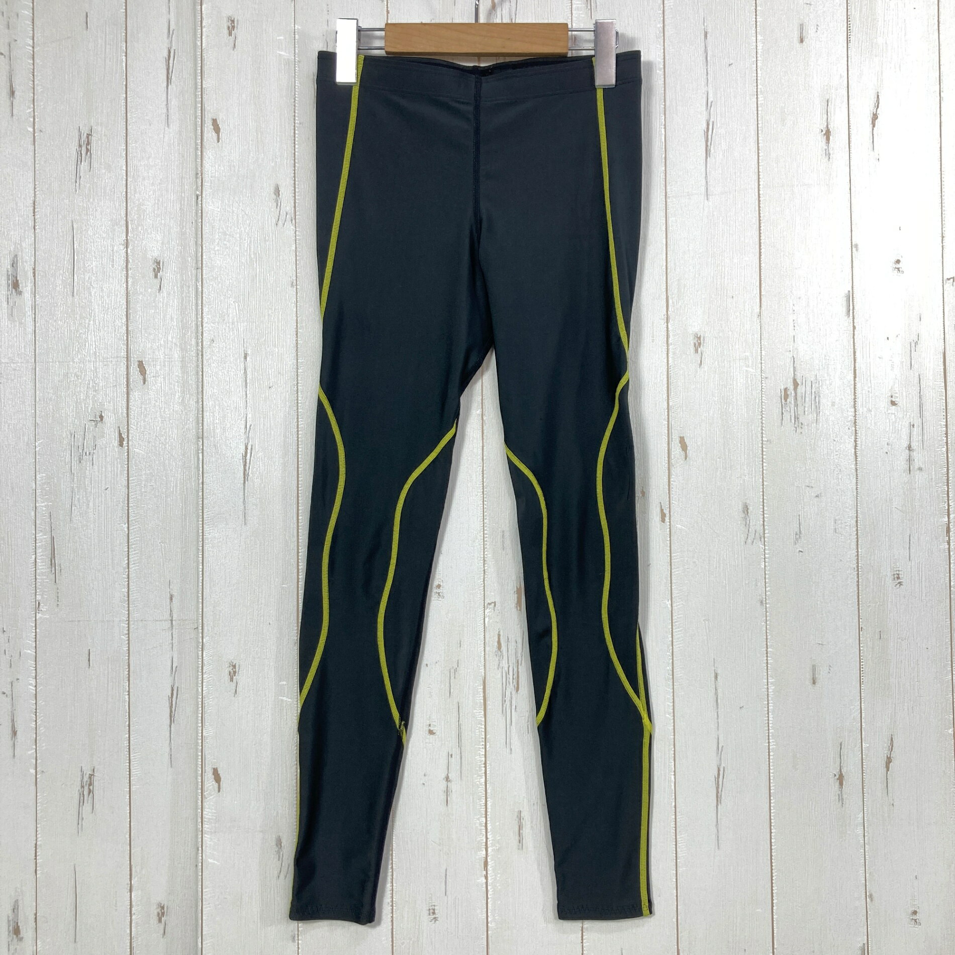 【Men's M】【Men's M ブラック系】Cw-X ( シーダブリューエックス ) スタイル フリー ボトム Style Free Bottom ポリエステル ウェア ボトムス タイツ z00058479 ブラック系 ウェア ボトムス タイツ ・セカンドギア在庫コード: ITCY5EFHXZ5W（お問い合わせの際はこちらをお伝え下さい） ・メーカー: Cw-X ( シーダブリューエックス ) ・型番: VCO-509 ■生産情報 ・生産国: タイ ( Thailand ) ■素材情報 ・組成: ポリエステル80% / ポリウレタン20% ■サイズ情報 ・Fit: Asian ・Gender/Age: Men's ・代表サイズ: M ■カラー ・カラー系統: ブラック系 ・カラー系統2: イエロー系 ■コンディション ・グレード: 中古B ※グレーディング目安　 ├ 新品：当店オリジナル製品 ├ 未使用：新古品 ├ 中古S：新品同様 ├ 中古A：美中古 ├ 中古B：良い状態の中古 ├ 中古C：通常使用可能な中古 └ 中古D：通常使用困難な中古 ・コンディション詳細・備考: ■状態スコア：69 / 100 点 ■状態明細：旧モデル / 【I】経年考慮 / 微細な使用感 / 微細なひきつり（ひざの表裏などの各所） ■採寸値・実測値 ※全て外寸値です。また、手作業による採寸および簡易な秤による計測のため、誤差はご容赦下さい。 ・総丈: 83cm ・平置胴囲: 66cm ・最大胴囲: 70cm ・股下: 27cm ・股上: 64cm ・わたり: 20cm ・すそ幅: 10cm ・総重量（付属品等含む）: 151g ※ ネコポス・圧縮梱包にご理解・ご協力をお願いします ※ こちらのお品物は基本的に『ネコポス』での発送となります。郵便ポストへの投函にて配達完了となります。また、出荷から配達までの追跡は宅急便と同様に可能ですのでご安心下さい。 当店では、コンパクトに梱包することが可能なお品物につきましては『ネコポス』での発送とさせて頂いております。ウェア・バッグ等の一部ファブリック系商品につきましては、『ネコポス』のシビアなサイズ規定を確実にクリアするため、脱気式圧縮袋を使用する場合がございます。それにより、お品物にシワ等が生じる可能性がございます。また、箱に収納されている状態のお品物（未開封品含む）につきましても、箱から出した状態にて梱包させて頂く可能性がございます。 当店では、原則として全品送料無料（店舗負担）にて発送をさせて頂いております。ですが、近年の燃料費・人件費・物価高騰により運送会社送料も上昇傾向にあり、送料の負担・吸収は年々難しくなってきております。お気軽にご注文頂けるよう、引き続き送料無料サービスを継続して参るため、何卒ご理解・ご協力のほどよろしくお願い致します。 なお、『ネコポス』での発送および圧縮梱包にご了承頂けない場合は、ご注文時に別の配送方法を選択下さい。