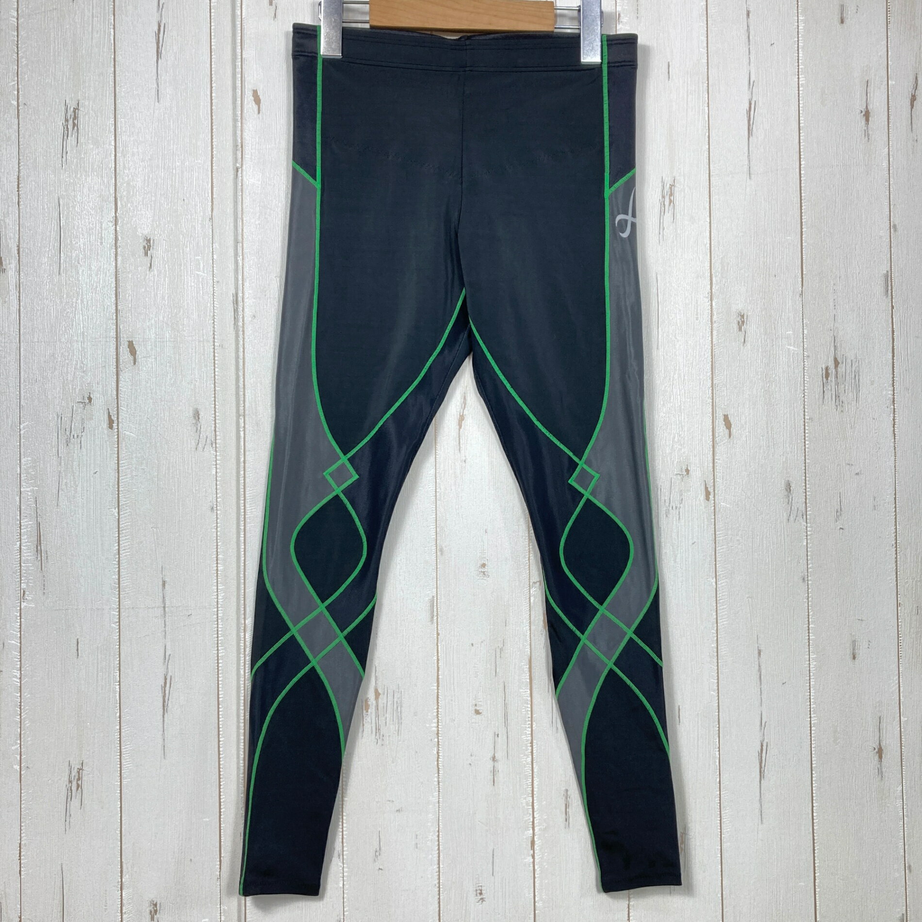 【Men's M】【Men's M ブラック系】Cw-X ( シーダブリューエックス ) スタビライクスモデル ロング ポリエステル ウェア ボトムス タイツ z00058452 ブラック系 ウェア ボトムス タイツ ・セカンドギア在庫コード: ITC6Y87PEA3S（お問い合わせの際はこちらをお伝え下さい） ・メーカー: Cw-X ( シーダブリューエックス ) ・型番: HZO-549 ■生産情報 ・生産国: 日本 ( Japan ) ■素材情報 ・組成: ポリエステル80% / ポリウレタン20% ■サイズ情報 ・Fit: Asian ・Gender/Age: Men's ・代表サイズ: M ■カラー ・カラー系統: ブラック系 ・カラー系統2: グリーン系 ■コンディション ・グレード: 中古B ※グレーディング目安　 ├ 新品：当店オリジナル製品 ├ 未使用：新古品 ├ 中古S：新品同様 ├ 中古A：美中古 ├ 中古B：良い状態の中古 ├ 中古C：通常使用可能な中古 └ 中古D：通常使用困難な中古 ・コンディション詳細・備考: ■状態スコア：68 / 100 点 ■状態明細：若干の使用感 / 若干のスレ（裾などの各所 / プリントロゴ） / 若干の汚れ（背面・ウエスト回りなどの各所） ■採寸値・実測値 ※全て外寸値です。また、手作業による採寸および簡易な秤による計測のため、誤差はご容赦下さい。 ・総丈: 82cm ・平置胴囲: 68cm ・最大胴囲: 70cm ・股下: 65cm ・股上: 29cm ・わたり: 23cm ・すそ幅: 9cm ・総重量（付属品等含む）: 203g ■カタログスペック ※以下はメーカー公表のスペック値をそのままにご紹介するものです。表現・仕様・付属物の有無等、お品物現品との完全な一致をお約束するものではございません。 股関節サポートを基本に、ひざ関節の安定を追求したモデル。 腰の位置を安定させ、体軸のブレを抑え、脚の動きをすばやく、かつ安定してサポート。 また、ふくらはぎの筋肉を下から支え上げるようにサポートします。 良好なコンディションを長時間持続させたいスポーツにおすすめです。 吸汗速乾素材「クールマックス ファブリック」採用でさわやかなはきごこち。 (注意)プールでの使用はできません。 機能性：吸汗速乾・UVカット・ストレッチ ※ ネコポス・圧縮梱包にご理解・ご協力をお願いします ※ こちらのお品物は基本的に『ネコポス』での発送となります。郵便ポストへの投函にて配達完了となります。また、出荷から配達までの追跡は宅急便と同様に可能ですのでご安心下さい。 当店では、コンパクトに梱包することが可能なお品物につきましては『ネコポス』での発送とさせて頂いております。ウェア・バッグ等の一部ファブリック系商品につきましては、『ネコポス』のシビアなサイズ規定を確実にクリアするため、脱気式圧縮袋を使用する場合がございます。それにより、お品物にシワ等が生じる可能性がございます。また、箱に収納されている状態のお品物（未開封品含む）につきましても、箱から出した状態にて梱包させて頂く可能性がございます。 当店では、原則として全品送料無料（店舗負担）にて発送をさせて頂いております。ですが、近年の燃料費・人件費・物価高騰により運送会社送料も上昇傾向にあり、送料の負担・吸収は年々難しくなってきております。お気軽にご注文頂けるよう、引き続き送料無料サービスを継続して参るため、何卒ご理解・ご協力のほどよろしくお願い致します。 なお、『ネコポス』での発送および圧縮梱包にご了承頂けない場合は、ご注文時に別の配送方法を選択下さい。