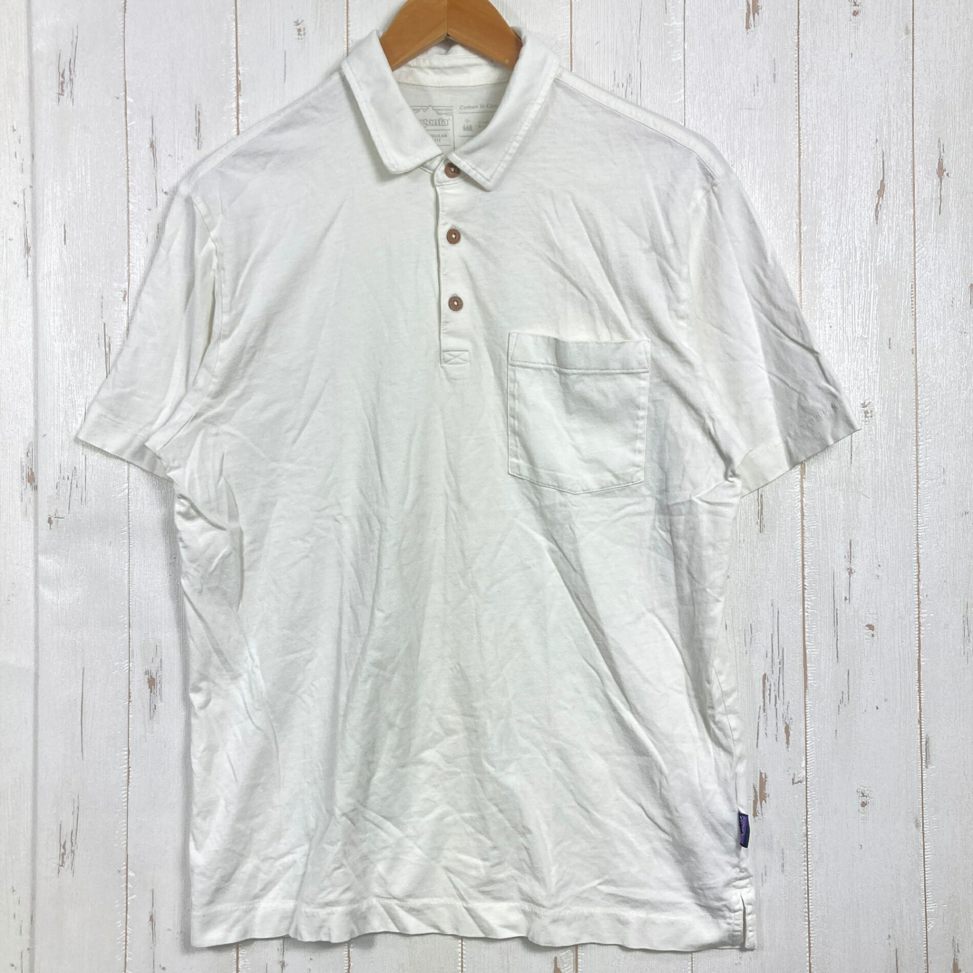 【Men's M】【Men's M アイボリー系】2022 Patagonia ( パタゴニア ) デイリー ポロ Dairy Polo BCW コットン ウェア トップス インナー シャツ ショートスリーブシャツ 化繊 z00058590 BCW アイボリー系 ウェア トップス インナー シャツ ショートスリーブシャツ 化繊 ・セカンドギア在庫コード: ITG3O3TR0SIC（お問い合わせの際はこちらをお伝え下さい） ・メーカー: Patagonia ( パタゴニア ) ・型番: 53251 ■生産情報 ・生産年: 2022 ・生産期: Spring ・生産国: ペルー ( Peru ) ■素材情報 ・組成: コットン100% ■サイズ情報 ・Fit: International ・Gender/Age: Men's ・代表サイズ: M ■カラー ・カタログカラー: BCW ・カラー系統: アイボリー系 ■コンディション ・グレード: 中古A ※グレーディング目安　 ├ 新品：当店オリジナル製品 ├ 未使用：新古品 ├ 中古S：新品同様 ├ 中古A：美中古 ├ 中古B：良い状態の中古 ├ 中古C：通常使用可能な中古 └ 中古D：通常使用困難な中古 ・コンディション詳細・備考: ■状態スコア：77 / 100 点 ■状態明細：若干の使用感 / 若干の汚れ（首元・左肩・腹部などの各所） ■採寸値・実測値 ※全て外寸値です。また、手作業による採寸および簡易な秤による計測のため、誤差はご容赦下さい。 ・身幅: 52cm ・すそ幅: 52cm ・着丈: 69cm ・肩幅: 46cm ・そで丈: 23cm ・総重量（付属品等含む）: 184g ■カタログスペック ※以下はメーカー公表のスペック値をそのままにご紹介するものです。表現・仕様・付属物の有無等、お品物現品との完全な一致をお約束するものではございません。 長持ちするウェアとしてクローゼットの定番となるべき軽量なポロ・シャツ。有機栽培されながらも、まだオーガニック認証を受けていないコットン・イン・コンバージョン素材を使用 ※ ネコポス・圧縮梱包にご理解・ご協力をお願いします ※ こちらのお品物は基本的に『ネコポス』での発送となります。郵便ポストへの投函にて配達完了となります。また、出荷から配達までの追跡は宅急便と同様に可能ですのでご安心下さい。 当店では、コンパクトに梱包することが可能なお品物につきましては『ネコポス』での発送とさせて頂いております。ウェア・バッグ等の一部ファブリック系商品につきましては、『ネコポス』のシビアなサイズ規定を確実にクリアするため、脱気式圧縮袋を使用する場合がございます。それにより、お品物にシワ等が生じる可能性がございます。また、箱に収納されている状態のお品物（未開封品含む）につきましても、箱から出した状態にて梱包させて頂く可能性がございます。 当店では、原則として全品送料無料（店舗負担）にて発送をさせて頂いております。ですが、近年の燃料費・人件費・物価高騰により運送会社送料も上昇傾向にあり、送料の負担・吸収は年々難しくなってきております。お気軽にご注文頂けるよう、引き続き送料無料サービスを継続して参るため、何卒ご理解・ご協力のほどよろしくお願い致します。 なお、『ネコポス』での発送および圧縮梱包にご了承頂けない場合は、ご注文時に別の配送方法を選択下さい。