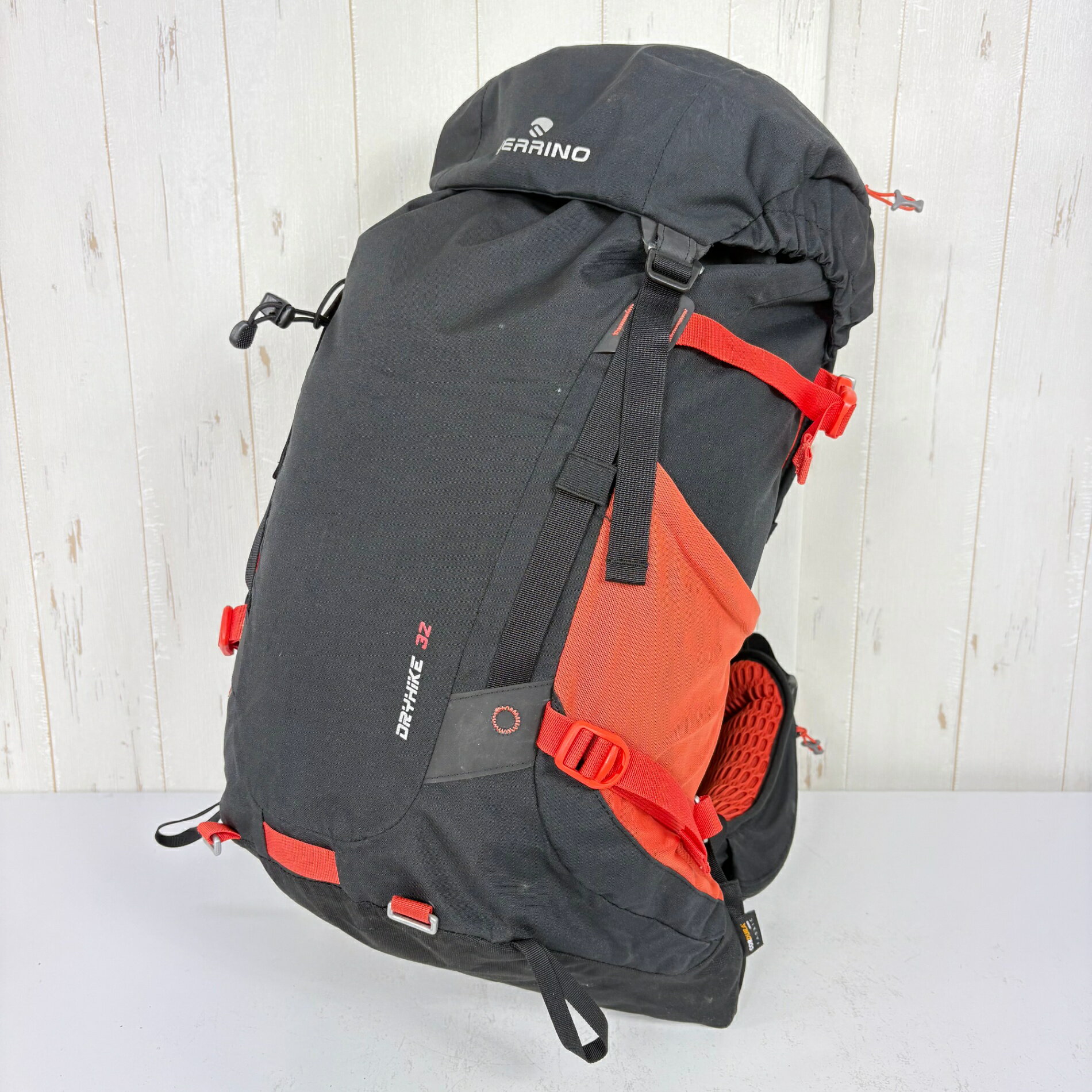 乐天商城 - 【OneSize ブラック系】 Ferrino ( フェリーノ ) ドライハイク 32 Dry Hike 32 ナイロン バッグ ストレージ バックパック 容量【30L～54L】 z00058332 容量【30L～54L】 バックパック バッグ ストレージ