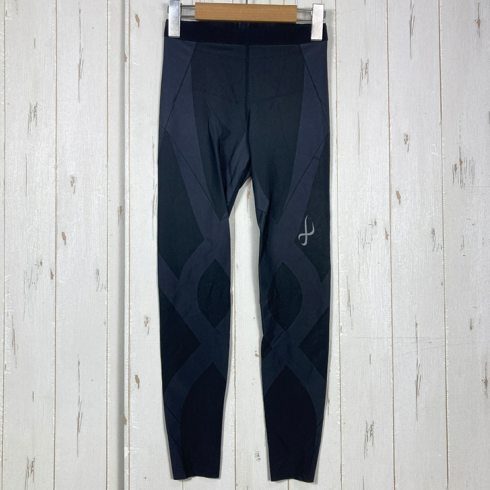 【Women's S】【Women's S ブラック系】Cw-X ( シーダブリューエックス ) ジェネレーターモデル 2.0 GENERATOR MODEL 2.0 ナイロン ウェア ボトムス タイツ z00059222 ブラック系 ウェア ボトムス タイツ ・セカンドギア在庫コード: ITSZ5E321IHK（お問い合わせの際はこちらをお伝え下さい） ・メーカー: Cw-X ( シーダブリューエックス ) ・型番: HZY-399 ■生産情報 ・生産国: 日本 ( Japan ) ■素材情報 ・組成: ナイロン50% / ポリウレタン50% ■サイズ情報 ・Fit: Asian ・Gender/Age: Women's ・代表サイズ: S ■カラー ・カラー系統: ブラック系 ■コンディション ・グレード: 中古A ※グレーディング目安　 ├ 新品：当店オリジナル製品 ├ 未使用：新古品 ├ 中古S：新品同様 ├ 中古A：美中古 ├ 中古B：良い状態の中古 ├ 中古C：通常使用可能な中古 └ 中古D：通常使用困難な中古 ・コンディション詳細・備考: ■状態スコア：85 / 100 点 ■状態明細：微細な使用感 / 微細なスレ（右ひざ裏などの各所） ■採寸値・実測値 ※全て外寸値です。また、手作業による採寸および簡易な秤による計測のため、誤差はご容赦下さい。 ・総丈: 80cm ・平置胴囲: 56cm ・最大胴囲: 60cm ・股下: 60cm ・股上: 27cm ・わたり: 20cm ・すそ幅: 9cm ・総重量（付属品等含む）: 170g ■カタログスペック ※以下はメーカー公表のスペック値をそのままにご紹介するものです。表現・仕様・付属物の有無等、お品物現品との完全な一致をお約束するものではございません。 サポート部位：股関節、腰、おしり、ふともも、ひざ、ふくらはぎ 設計：CW-X独自の段階着圧 ■マラソン・球技・スキー・スノーボード等、カラダへの負荷が強いスポーツにおすすめ ●ハムストリングスのサポートが地面を蹴る時の安心感につながる ●CW-X独自のテーピング原理で着地時の衝撃からひざを守る。サポートラインが筋肉のムダな動きを抑え、運動時の筋肉の疲労軽減が期待できます ●サポートラインの縫い目をなくし、軽さとはきごこちを追求 ●高いストレッチ性があり、しなやかでソフトな風合いの「Flex Move」を採用。フィット感がよく、着ごこちのよい素材です。タテ・ヨコ・ナナメ全方向均一に伸びる8WAYストレッチなので、動きやすい。 ※ ネコポス・圧縮梱包にご理解・ご協力をお願いします ※ こちらのお品物は基本的に『ネコポス』での発送となります。郵便ポストへの投函にて配達完了となります。また、出荷から配達までの追跡は宅急便と同様に可能ですのでご安心下さい。 当店では、コンパクトに梱包することが可能なお品物につきましては『ネコポス』での発送とさせて頂いております。ウェア・バッグ等の一部ファブリック系商品につきましては、『ネコポス』のシビアなサイズ規定を確実にクリアするため、脱気式圧縮袋を使用する場合がございます。それにより、お品物にシワ等が生じる可能性がございます。また、箱に収納されている状態のお品物（未開封品含む）につきましても、箱から出した状態にて梱包させて頂く可能性がございます。 当店では、原則として全品送料無料（店舗負担）にて発送をさせて頂いております。ですが、近年の燃料費・人件費・物価高騰により運送会社送料も上昇傾向にあり、送料の負担・吸収は年々難しくなってきております。お気軽にご注文頂けるよう、引き続き送料無料サービスを継続して参るため、何卒ご理解・ご協力のほどよろしくお願い致します。 なお、『ネコポス』での発送および圧縮梱包にご了承頂けない場合は、ご注文時に別の配送方法を選択下さい。