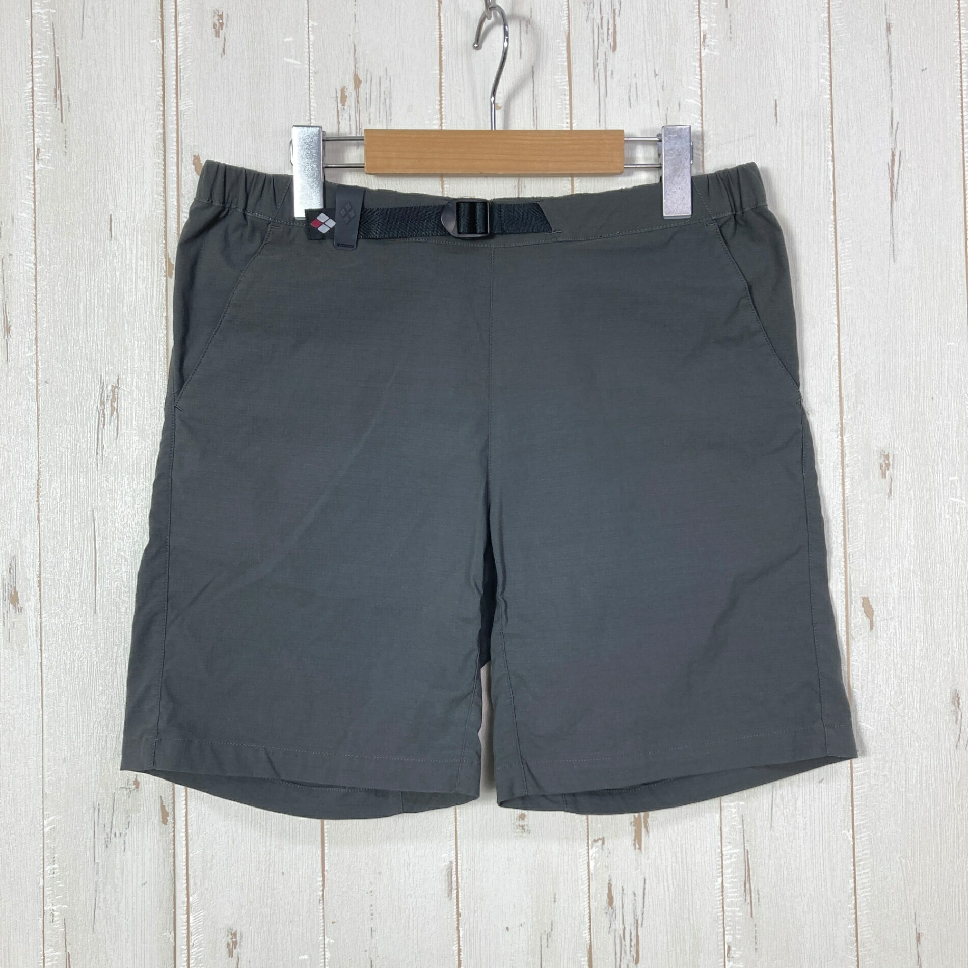 【Women's L】【Women's L グレー系】Montbell ( モンベル ) ストレッチ O.D. ショーツ ナイロン ウェア ボトムス ショーツ ショートパンツ ソフトシェル z00059001 グレー系 ウェア ボトムス ショーツ ショートパンツ ソフトシェル ・セカンドギア在庫コード: ITXDGSOHGGN4（お問い合わせの際はこちらをお伝え下さい） ・メーカー: Montbell ( モンベル ) ・型番: 1105474 ■生産情報 ・生産国: ベトナム ( Viet Nam ) ■素材情報 ・組成: ナイロン94% / ポリウレタン6% ■サイズ情報 ・Fit: Asian ・Gender/Age: Women's ・代表サイズ: L ■カラー ・カラー系統: グレー系 ■コンディション ・グレード: 中古B ※グレーディング目安　 ├ 新品：当店オリジナル製品 ├ 未使用：新古品 ├ 中古S：新品同様 ├ 中古A：美中古 ├ 中古B：良い状態の中古 ├ 中古C：通常使用可能な中古 └ 中古D：通常使用困難な中古 ・コンディション詳細・備考: ■状態スコア：70 / 100 点 ■状態明細：旧モデル / 若干の使用感 / 若干のスレ（背面などの各所） ■採寸値・実測値 ※全て外寸値です。また、手作業による採寸および簡易な秤による計測のため、誤差はご容赦下さい。 ・総丈: 43cm ・平置胴囲: 76cm ・最大胴囲: 84cm ・股下: 13cm ・股上: 31cm ・わたり: 28cm ・すそ幅: 25cm ・総重量（付属品等含む）: 190g ■カタログスペック ※以下はメーカー公表のスペック値をそのままにご紹介するものです。表現・仕様・付属物の有無等、お品物現品との完全な一致をお約束するものではございません。 ストレッチ性を備え、抜群の運動性を持つショーツです。軽量でハリ・コシがあり、はっ水性を備える薄手の素材を使用しています。 ※ ネコポス・圧縮梱包にご理解・ご協力をお願いします ※ こちらのお品物は基本的に『ネコポス』での発送となります。郵便ポストへの投函にて配達完了となります。また、出荷から配達までの追跡は宅急便と同様に可能ですのでご安心下さい。 当店では、コンパクトに梱包することが可能なお品物につきましては『ネコポス』での発送とさせて頂いております。ウェア・バッグ等の一部ファブリック系商品につきましては、『ネコポス』のシビアなサイズ規定を確実にクリアするため、脱気式圧縮袋を使用する場合がございます。それにより、お品物にシワ等が生じる可能性がございます。また、箱に収納されている状態のお品物（未開封品含む）につきましても、箱から出した状態にて梱包させて頂く可能性がございます。 当店では、原則として全品送料無料（店舗負担）にて発送をさせて頂いております。ですが、近年の燃料費・人件費・物価高騰により運送会社送料も上昇傾向にあり、送料の負担・吸収は年々難しくなってきております。お気軽にご注文頂けるよう、引き続き送料無料サービスを継続して参るため、何卒ご理解・ご協力のほどよろしくお願い致します。 なお、『ネコポス』での発送および圧縮梱包にご了承頂けない場合は、ご注文時に別の配送方法を選択下さい。