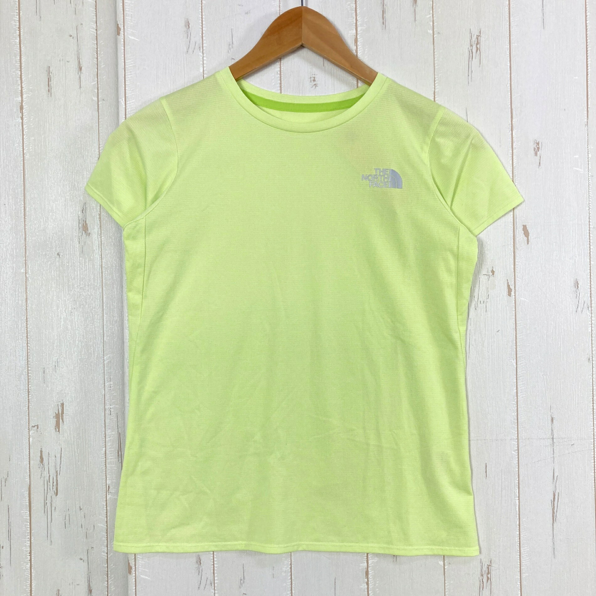 【Women's S】【Women's S グリーン系】The North Face ( ザ・ノースフェイス ) ショート スリーブ GTD メランジ クルー S/S GTD Melange Crew ポリエステル ウェア トップス インナー シャツ ショートスリーブTシャツ クルーネック 化繊 z00059132 グリーン系 ウェア トップス インナー シャツ ショートスリーブTシャツ クルーネック 化繊 ・セカンドギア在庫コード: ITORYYQLBKEO（お問い合わせの際はこちらをお伝え下さい） ・メーカー: The North Face ( ザ・ノースフェイス ) ・型番: NTW12279 ■生産情報 ・生産国: 中国 ( China ) ■素材情報 ・組成: ポリエステル100% ■サイズ情報 ・Fit: Asian ・Gender/Age: Women's ・代表サイズ: S ■カラー ・カラー系統: グリーン系 ■コンディション ・グレード: 中古A ※グレーディング目安　 ├ 新品：当店オリジナル製品 ├ 未使用：新古品 ├ 中古S：新品同様 ├ 中古A：美中古 ├ 中古B：良い状態の中古 ├ 中古C：通常使用可能な中古 └ 中古D：通常使用困難な中古 ・コンディション詳細・備考: ■状態スコア：83 / 100 点 ■状態明細：旧モデル / 微細な使用感 ■採寸値・実測値 ※全て外寸値です。また、手作業による採寸および簡易な秤による計測のため、誤差はご容赦下さい。 ・身幅: 43cm ・すそ幅: 45cm ・着丈: 53cm ・肩幅: 34cm ・そで丈: 15cm ・総重量（付属品等含む）: 64g ■カタログスペック ※以下はメーカー公表のスペック値をそのままにご紹介するものです。表現・仕様・付属物の有無等、お品物現品との完全な一致をお約束するものではございません。 肌面に若干の凹凸をもたせた立体的な生地組織と、優れた吸汗速乾性で肌面のドライ感を維持する、環境に配慮したリサイクル素材のショートスリーブシャツです。 ふんわりとした柔らかい編地で着心地のよさが特長ながら、肌面にはっ水糸を配置することで、素材の吸汗速乾性と共に汗処理機能を向上。 銀イオンによる抗菌防臭効果を発揮するポリジン加工済み。 不快な静電気の発生を抑える静電ケア機能付き。 日常のランニングからレースまで幅広く活用できるアクティブウエアです。 ※ ネコポス・圧縮梱包にご理解・ご協力をお願いします ※ こちらのお品物は基本的に『ネコポス』での発送となります。郵便ポストへの投函にて配達完了となります。また、出荷から配達までの追跡は宅急便と同様に可能ですのでご安心下さい。 当店では、コンパクトに梱包することが可能なお品物につきましては『ネコポス』での発送とさせて頂いております。ウェア・バッグ等の一部ファブリック系商品につきましては、『ネコポス』のシビアなサイズ規定を確実にクリアするため、脱気式圧縮袋を使用する場合がございます。それにより、お品物にシワ等が生じる可能性がございます。また、箱に収納されている状態のお品物（未開封品含む）につきましても、箱から出した状態にて梱包させて頂く可能性がございます。 当店では、原則として全品送料無料（店舗負担）にて発送をさせて頂いております。ですが、近年の燃料費・人件費・物価高騰により運送会社送料も上昇傾向にあり、送料の負担・吸収は年々難しくなってきております。お気軽にご注文頂けるよう、引き続き送料無料サービスを継続して参るため、何卒ご理解・ご協力のほどよろしくお願い致します。 なお、『ネコポス』での発送および圧縮梱包にご了承頂けない場合は、ご注文時に別の配送方法を選択下さい。