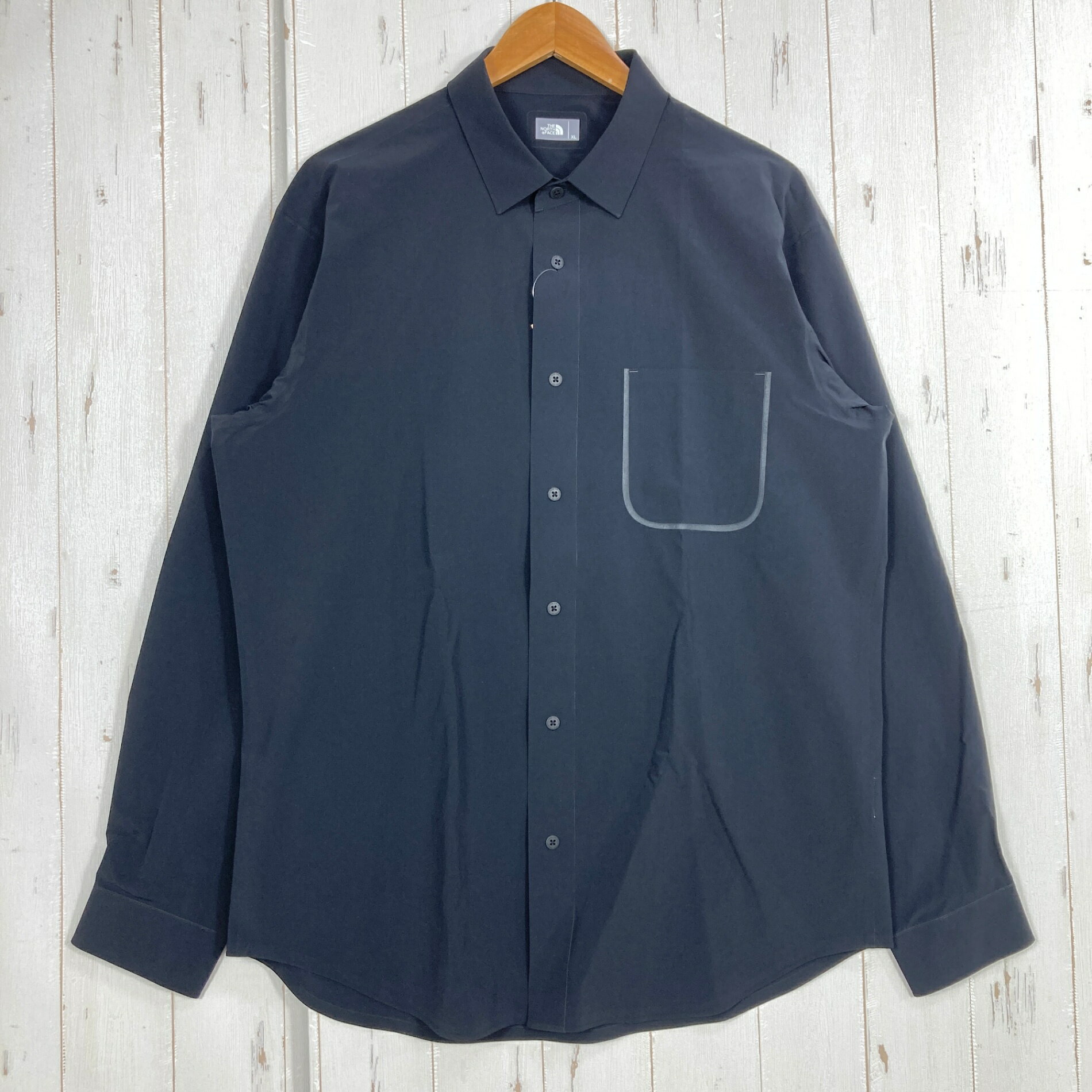【Men's XL】【Men's XL ブラック系】The North Face ( ザ・ノースフェイス ) エイペックス テック シャツ Apex TEK Shirt ナイロン ウェア トップス インナー シャツ ロングスリーブシャツ 化繊 z00059240 ブラック系 ウェア トップス インナー シャツ ロングスリーブシャツ 化繊 ・セカンドギア在庫コード: ITNR0CFII0Y8（お問い合わせの際はこちらをお伝え下さい） ・メーカー: The North Face ( ザ・ノースフェイス ) ・型番: NR61962 ■生産情報 ・生産国: ベトナム ( Viet Nam ) ■素材情報 ・組成: ナイロン90% / ポリウレタン10% ■サイズ情報 ・Fit: Asian ・Gender/Age: Men's ・代表サイズ: XL ■カラー ・カラー系統: ブラック系 ■コンディション ・グレード: 中古A ※グレーディング目安　 ├ 新品：当店オリジナル製品 ├ 未使用：新古品 ├ 中古S：新品同様 ├ 中古A：美中古 ├ 中古B：良い状態の中古 ├ 中古C：通常使用可能な中古 └ 中古D：通常使用困難な中古 ・コンディション詳細・備考: ■状態スコア：76 / 100 点 ■状態明細：旧モデル / 微細な使用感 / 微細な汚れ（胸ポケット） ■採寸値・実測値 ※全て外寸値です。また、手作業による採寸および簡易な秤による計測のため、誤差はご容赦下さい。 ・身幅: 60cm ・すそ幅: 57cm ・着丈: 80cm ・肩幅: 52cm ・そで丈: 64cm ・総重量（付属品等含む）: 250g ■カタログスペック ※以下はメーカー公表のスペック値をそのままにご紹介するものです。表現・仕様・付属物の有無等、お品物現品との完全な一致をお約束するものではございません。 薄手のソフトシェルを使用した、きれいめスタイルにも使いやすいクリーンなデザインのシャツ。 ストレッチ性や撥水性といった機能を備えています。 縫い目が目立ちにくいオーバーラップ仕様で仕上げ、フラットな印象に。 ビジネスからカジュアル、アウトドアまで幅広いシーンで活躍します。 ※ ネコポス・圧縮梱包にご理解・ご協力をお願いします ※ こちらのお品物は基本的に『ネコポス』での発送となります。郵便ポストへの投函にて配達完了となります。また、出荷から配達までの追跡は宅急便と同様に可能ですのでご安心下さい。 当店では、コンパクトに梱包することが可能なお品物につきましては『ネコポス』での発送とさせて頂いております。ウェア・バッグ等の一部ファブリック系商品につきましては、『ネコポス』のシビアなサイズ規定を確実にクリアするため、脱気式圧縮袋を使用する場合がございます。それにより、お品物にシワ等が生じる可能性がございます。また、箱に収納されている状態のお品物（未開封品含む）につきましても、箱から出した状態にて梱包させて頂く可能性がございます。 当店では、原則として全品送料無料（店舗負担）にて発送をさせて頂いております。ですが、近年の燃料費・人件費・物価高騰により運送会社送料も上昇傾向にあり、送料の負担・吸収は年々難しくなってきております。お気軽にご注文頂けるよう、引き続き送料無料サービスを継続して参るため、何卒ご理解・ご協力のほどよろしくお願い致します。 なお、『ネコポス』での発送および圧縮梱包にご了承頂けない場合は、ご注文時に別の配送方法を選択下さい。
