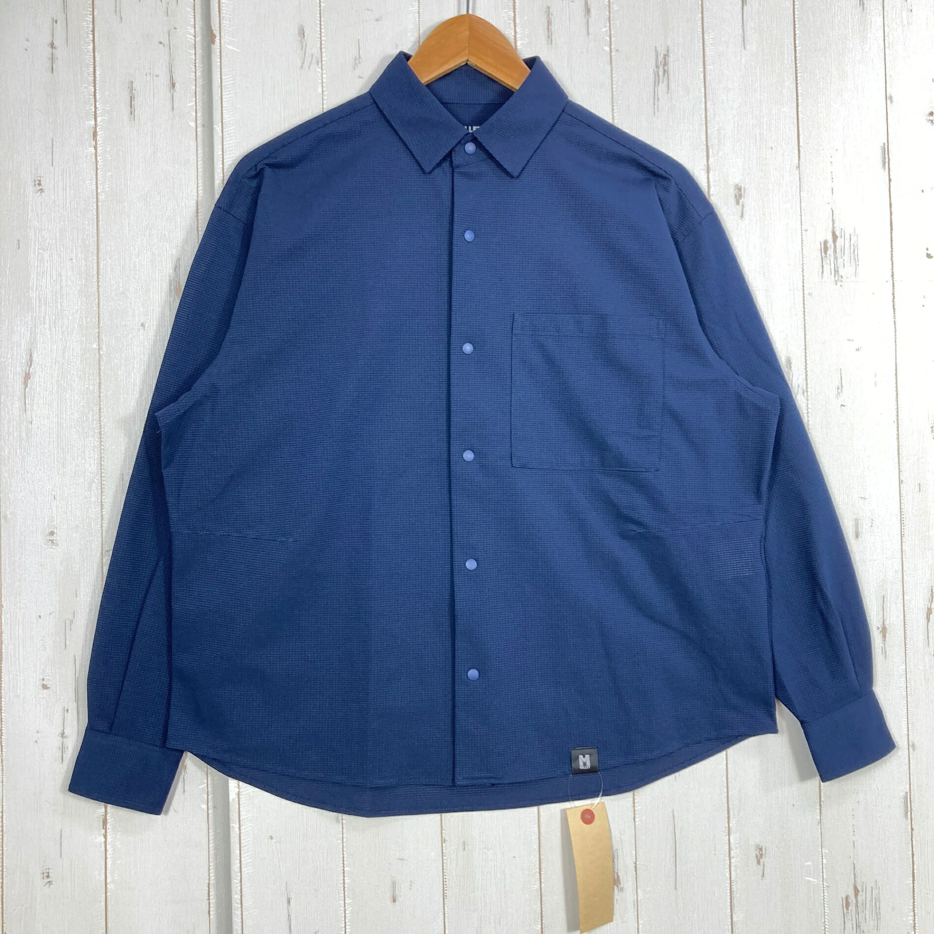 【Men's XS】【Men's XS ネイビー系】Millet ( ミレー ) ブリーズ メッシュ ロングスリーブ シャツ Breeze Mesh Long Sleeve Shirt ポリエステル ウェア トップス インナー シャツ ロングスリーブシャツ 化繊 z00059263 ネイビー系 ウェア トップス インナー シャツ ロングスリーブシャツ 化繊 ・セカンドギア在庫コード: ITW7L4H6CDWQ（お問い合わせの際はこちらをお伝え下さい） ・メーカー: Millet ( ミレー ) ・型番: MIV02180 ■生産情報 ・生産国: 中国 ( China ) ■素材情報 ・組成: ポリエステル100% ■サイズ情報 ・Gender/Age: Men's ・代表サイズ: XS ・サイズ備考: US：XS / EUR：XS / JP：S ■カラー ・カラー系統: ネイビー系 ■コンディション ・グレード: 中古S ※グレーディング目安　 ├ 新品：当店オリジナル製品 ├ 未使用：新古品 ├ 中古S：新品同様 ├ 中古A：美中古 ├ 中古B：良い状態の中古 ├ 中古C：通常使用可能な中古 └ 中古D：通常使用困難な中古 ・コンディション詳細・備考: ■状態スコア：92 / 100 点 ■状態明細：微細な使用感 ■採寸値・実測値 ※全て外寸値です。また、手作業による採寸および簡易な秤による計測のため、誤差はご容赦下さい。 ・身幅: 60cm ・すそ幅: 58cm ・着丈: 67cm ・肩幅: 150cm ・そで丈: 56cm ・総重量（付属品等含む）: 290g ■カタログスペック ※以下はメーカー公表のスペック値をそのままにご紹介するものです。表現・仕様・付属物の有無等、お品物現品との完全な一致をお約束するものではございません。 モダンなデザインと優れたストレッチ性で高い通気度を提供する春夏メッシュロングスリーブシャツ。 ※ ネコポス・圧縮梱包にご理解・ご協力をお願いします ※ こちらのお品物は基本的に『ネコポス』での発送となります。郵便ポストへの投函にて配達完了となります。また、出荷から配達までの追跡は宅急便と同様に可能ですのでご安心下さい。 当店では、コンパクトに梱包することが可能なお品物につきましては『ネコポス』での発送とさせて頂いております。ウェア・バッグ等の一部ファブリック系商品につきましては、『ネコポス』のシビアなサイズ規定を確実にクリアするため、脱気式圧縮袋を使用する場合がございます。それにより、お品物にシワ等が生じる可能性がございます。また、箱に収納されている状態のお品物（未開封品含む）につきましても、箱から出した状態にて梱包させて頂く可能性がございます。 当店では、原則として全品送料無料（店舗負担）にて発送をさせて頂いております。ですが、近年の燃料費・人件費・物価高騰により運送会社送料も上昇傾向にあり、送料の負担・吸収は年々難しくなってきております。お気軽にご注文頂けるよう、引き続き送料無料サービスを継続して参るため、何卒ご理解・ご協力のほどよろしくお願い致します。 なお、『ネコポス』での発送および圧縮梱包にご了承頂けない場合は、ご注文時に別の配送方法を選択下さい。