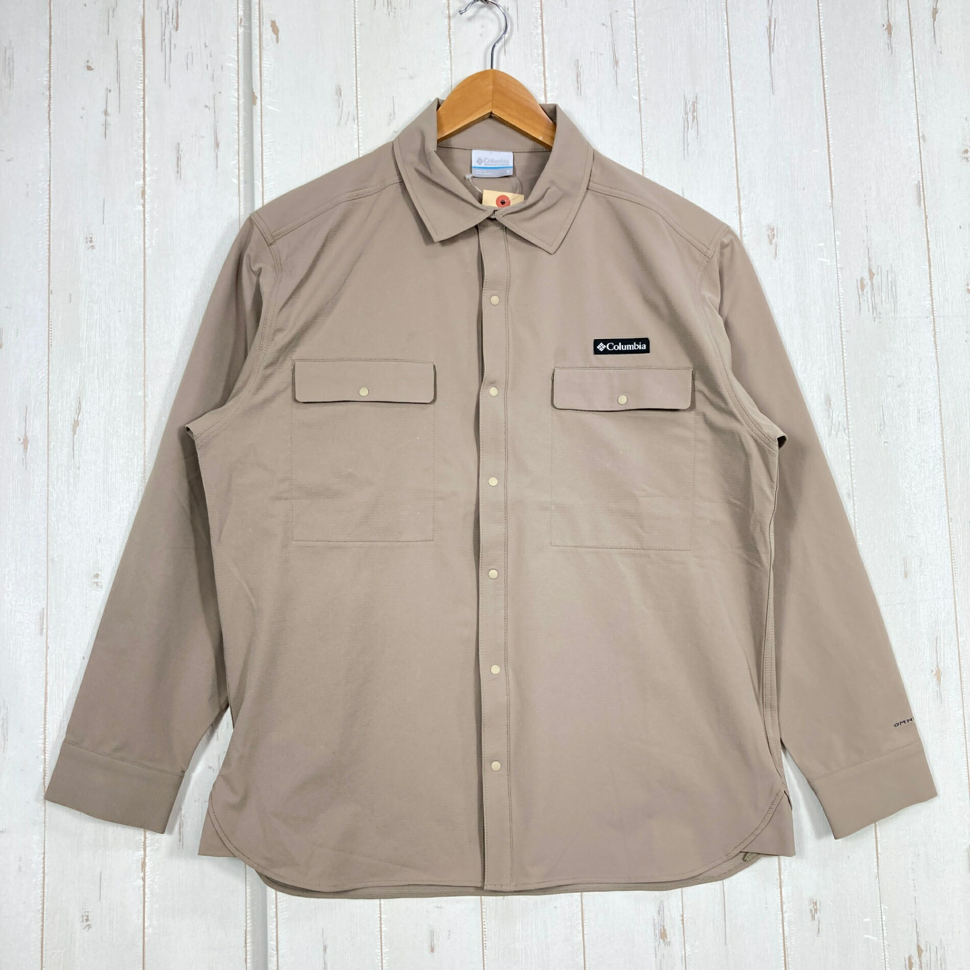 【Men's S】【Men's S ベージュ系】Columbia ( コロンビア ) バルディビア リッジ シャツ Valdivia Ridge Shirt ポリエステル ウェア トップス インナー シャツ ロングスリーブシャツ 化繊 z00059261 ベージュ系 ウェア トップス インナー シャツ ロングスリーブシャツ 化繊 ・セカンドギア在庫コード: IT1YYYYMB6K5（お問い合わせの際はこちらをお伝え下さい） ・メーカー: Columbia ( コロンビア ) ・型番: PM0528 ■生産情報 ・生産国: バングラデシュ ( Bangladesh ) ■素材情報 ・組成: ポリエステル100% ■サイズ情報 ・Fit: Asian ・Gender/Age: Men's ・代表サイズ: S ■カラー ・カラー系統: ベージュ系 ■コンディション ・グレード: 中古A ※グレーディング目安　 ├ 新品：当店オリジナル製品 ├ 未使用：新古品 ├ 中古S：新品同様 ├ 中古A：美中古 ├ 中古B：良い状態の中古 ├ 中古C：通常使用可能な中古 └ 中古D：通常使用困難な中古 ・コンディション詳細・備考: ■状態スコア：76 / 100 点 ■状態明細：旧モデル / 微細な使用感 / 微細な汚れ（胸部・背面下部などの各所） ■採寸値・実測値 ※全て外寸値です。また、手作業による採寸および簡易な秤による計測のため、誤差はご容赦下さい。 ・身幅: 57cm ・すそ幅: 54cm ・着丈: 71cm ・肩幅: 47cm ・そで丈: 58cm ・総重量（付属品等含む）: 230g ■カタログスペック ※以下はメーカー公表のスペック値をそのままにご紹介するものです。表現・仕様・付属物の有無等、お品物現品との完全な一致をお約束するものではございません。 ドライタッチのさらりとした風合いを持つ、ストレッチポリエステル素材を採用したソフトシェルシャツ。 独自の吸湿速乾機能とサンプロテクション機能を備え、裏面は凹凸感のある生地構造により肌への貼りつきや、発汗時の不快感を軽減。フロントは着脱しやすいスナップボタンに、スナップ付きフラップポケットを装備するなど、利便性を高めるディテールも充実しています。 ※ ネコポス・圧縮梱包にご理解・ご協力をお願いします ※ こちらのお品物は基本的に『ネコポス』での発送となります。郵便ポストへの投函にて配達完了となります。また、出荷から配達までの追跡は宅急便と同様に可能ですのでご安心下さい。 当店では、コンパクトに梱包することが可能なお品物につきましては『ネコポス』での発送とさせて頂いております。ウェア・バッグ等の一部ファブリック系商品につきましては、『ネコポス』のシビアなサイズ規定を確実にクリアするため、脱気式圧縮袋を使用する場合がございます。それにより、お品物にシワ等が生じる可能性がございます。また、箱に収納されている状態のお品物（未開封品含む）につきましても、箱から出した状態にて梱包させて頂く可能性がございます。 当店では、原則として全品送料無料（店舗負担）にて発送をさせて頂いております。ですが、近年の燃料費・人件費・物価高騰により運送会社送料も上昇傾向にあり、送料の負担・吸収は年々難しくなってきております。お気軽にご注文頂けるよう、引き続き送料無料サービスを継続して参るため、何卒ご理解・ご協力のほどよろしくお願い致します。 なお、『ネコポス』での発送および圧縮梱包にご了承頂けない場合は、ご注文時に別の配送方法を選択下さい。