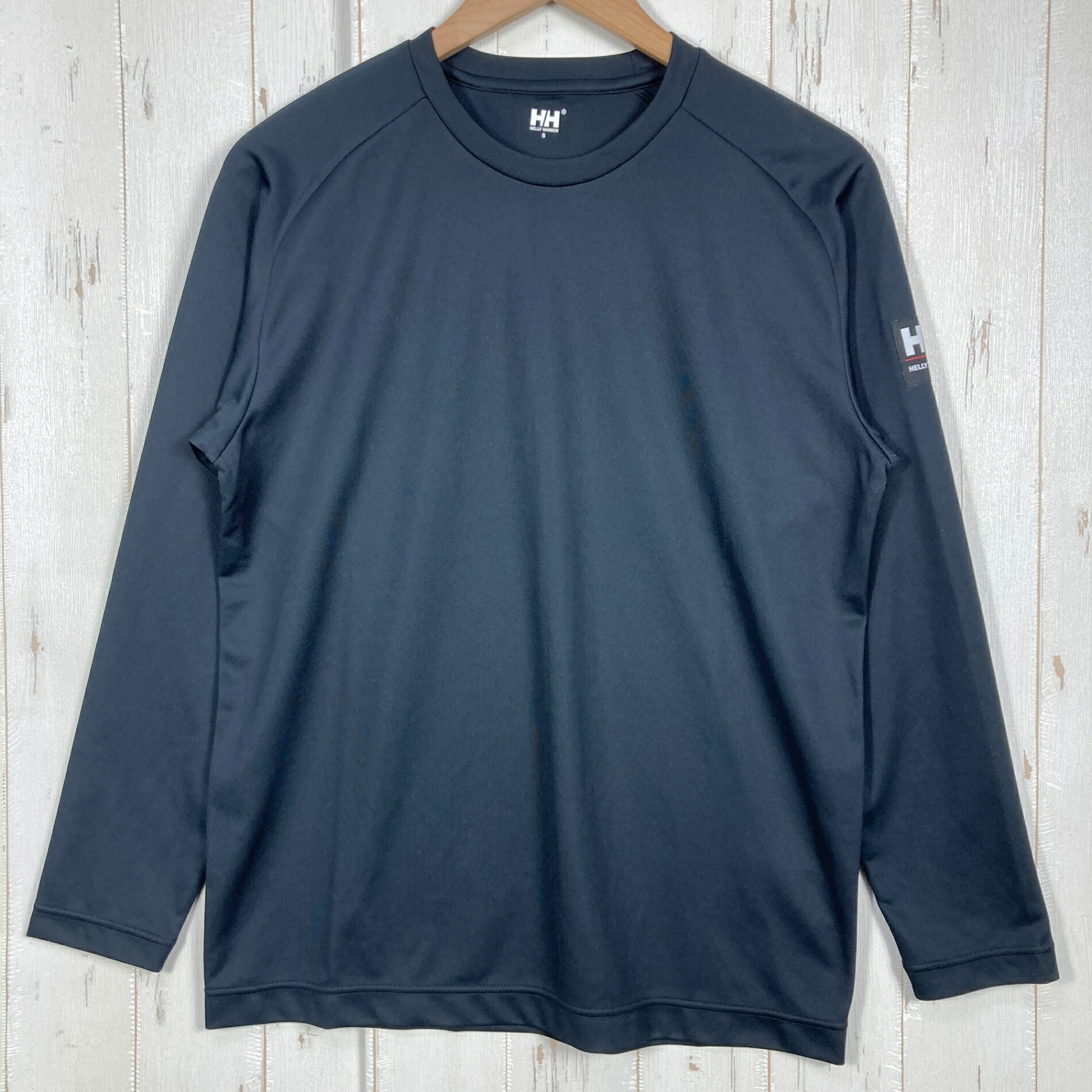 【Men's S】【Men's S ブラック系】Helly Hansen ( ヘリーハンセン ) ロングスリーブ チーム ドライ ティー L/S Team Dry Tee ポリエステル ウェア トップス インナー シャツ ロングスリーブTシャツ クルーネック 化繊 z00059256 ブラック系 ウェア トップス インナー シャツ ロングスリーブTシャツ クルーネック 化繊 ・セカンドギア在庫コード: IT4E22IJ7T30（お問い合わせの際はこちらをお伝え下さい） ・メーカー: Helly Hansen ( ヘリーハンセン ) ・型番: HH32301 ■生産情報 ・生産国: 中国 ( China ) ■素材情報 ・組成: ポリエステル100% ■サイズ情報 ・Gender/Age: Men's ・代表サイズ: S ■カラー ・カラー系統: ブラック系 ■コンディション ・グレード: 中古A ※グレーディング目安　 ├ 新品：当店オリジナル製品 ├ 未使用：新古品 ├ 中古S：新品同様 ├ 中古A：美中古 ├ 中古B：良い状態の中古 ├ 中古C：通常使用可能な中古 └ 中古D：通常使用困難な中古 ・コンディション詳細・備考: ■状態スコア：83 / 100 点 ■状態明細：旧モデル / 微細な使用感 ■採寸値・実測値 ※全て外寸値です。また、手作業による採寸および簡易な秤による計測のため、誤差はご容赦下さい。 ・身幅: 50cm ・すそ幅: 48cm ・着丈: 67cm ・ゆき丈: 84cm ・総重量（付属品等含む）: 160g ■カタログスペック ※以下はメーカー公表のスペック値をそのままにご紹介するものです。表現・仕様・付属物の有無等、お品物現品との完全な一致をお約束するものではございません。 スポーツシーンで重宝する、シンプルな無地Tシャツです。 吸汗速乾性のある素材で、強い日差しの中での長時間活動に対応できるUVプロテクト（UPF50＋、紫外線カット率95％以上）機能付き。 防透加工を施しているため、透け感が気になりにくいのが魅力です。 左袖にブランドロゴの織りネームをあしらっただけのシンプルなデザインなので、チームオリジナルにも適しています。 ※ ネコポス・圧縮梱包にご理解・ご協力をお願いします ※ こちらのお品物は基本的に『ネコポス』での発送となります。郵便ポストへの投函にて配達完了となります。また、出荷から配達までの追跡は宅急便と同様に可能ですのでご安心下さい。 当店では、コンパクトに梱包することが可能なお品物につきましては『ネコポス』での発送とさせて頂いております。ウェア・バッグ等の一部ファブリック系商品につきましては、『ネコポス』のシビアなサイズ規定を確実にクリアするため、脱気式圧縮袋を使用する場合がございます。それにより、お品物にシワ等が生じる可能性がございます。また、箱に収納されている状態のお品物（未開封品含む）につきましても、箱から出した状態にて梱包させて頂く可能性がございます。 当店では、原則として全品送料無料（店舗負担）にて発送をさせて頂いております。ですが、近年の燃料費・人件費・物価高騰により運送会社送料も上昇傾向にあり、送料の負担・吸収は年々難しくなってきております。お気軽にご注文頂けるよう、引き続き送料無料サービスを継続して参るため、何卒ご理解・ご協力のほどよろしくお願い致します。 なお、『ネコポス』での発送および圧縮梱包にご了承頂けない場合は、ご注文時に別の配送方法を選択下さい。