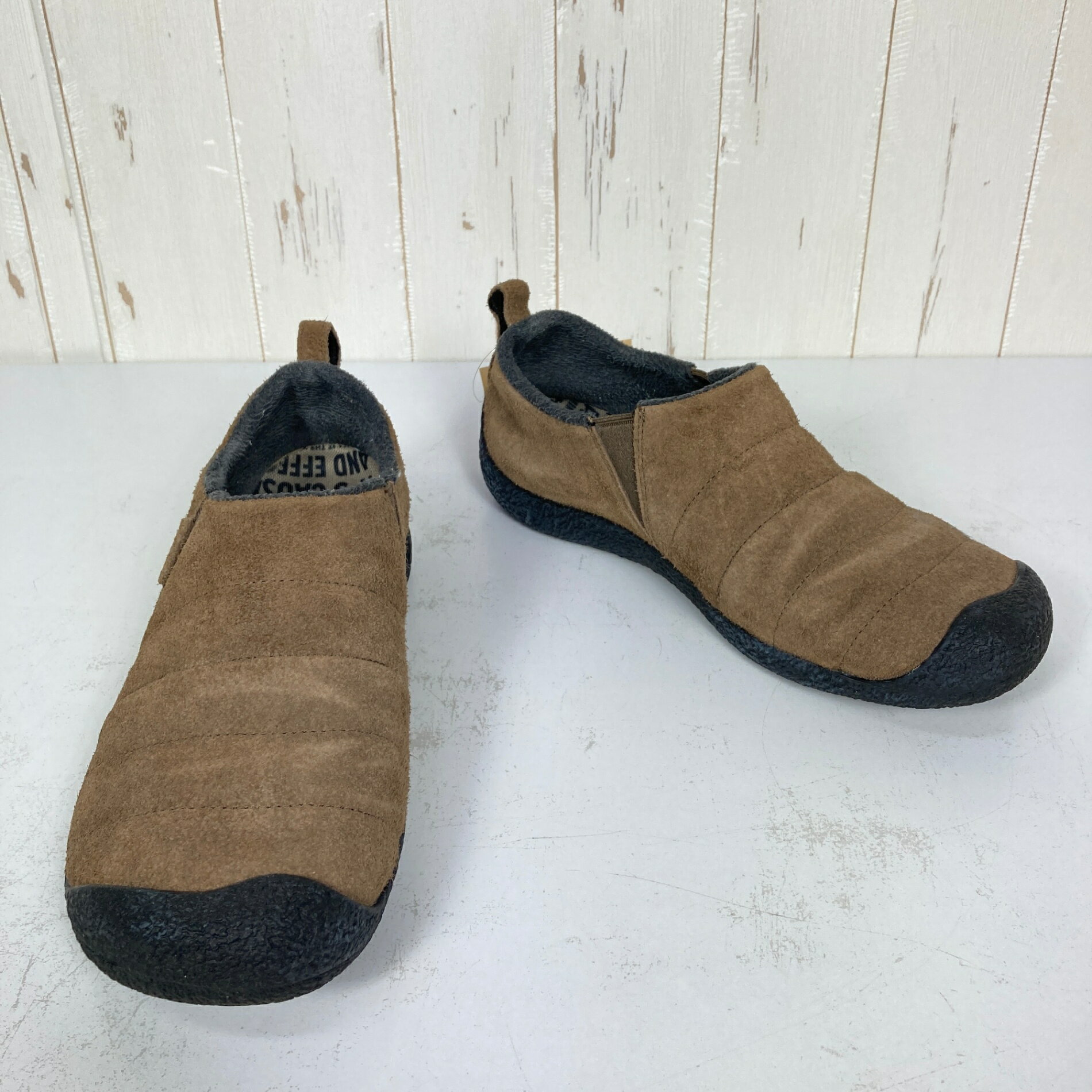 【Men's 28.0cm】【Men's 28.0cm ブラウン系】Keen ( キーン ) ハウザー ツー レザー HOWSER II LEATHER フットウェア スニーカー ライフスタイルシューズ z00059503 ブラウン系 フットウェア スニーカー ライフスタイルシューズ ・セカンドギア在庫コード: ITSUP3TMFFJU（お問い合わせの際はこちらをお伝え下さい） ・メーカー: Keen ( キーン ) ・型番: 1029414 ■生産情報 ・生産国: カンボジア ( Cambodia ) ■サイズ情報 ・Gender/Age: Men's ・代表サイズ: 28.0cm ・サイズ備考: US：10 / UK：9 / EUR：43 ■カラー ・カラー系統: ブラウン系 ■コンディション ・グレード: 中古B ※グレーディング目安　 ├ 新品：当店オリジナル製品 ├ 未使用：新古品 ├ 中古S：新品同様 ├ 中古A：美中古 ├ 中古B：良い状態の中古 ├ 中古C：通常使用可能な中古 └ 中古D：通常使用困難な中古 ・コンディション詳細・備考: ■状態スコア：64 / 100 点 ■状態明細：旧モデル / 微細な使用感 / 微細なスレ（アウトソールなどの各所） / 微細な毛玉（履き口内側付近などの各所） / 微細な汚れ（アウトソールなどの各所） ■採寸値・実測値 ※全て外寸値です。また、手作業による採寸および簡易な秤による計測のため、誤差はご容赦下さい。 ・アウトソール全長: 29.8cm ・アウトソール幅: 11.4cm ・インソール全長: 28.6cm ・インソール幅: 10.0cm ・総重量（付属品等含む）: 802g ■カタログスペック ※以下はメーカー公表のスペック値をそのままにご紹介するものです。表現・仕様・付属物の有無等、お品物現品との完全な一致をお約束するものではございません。 デザインと機能をブレンドした、ソフトで温かみのあるリラックスシューズ、しなやかで耐久性に優れたヌバックレザー仕様、脱ぎ履きが容易で適切にフィットするサイドゴアデザイン。
