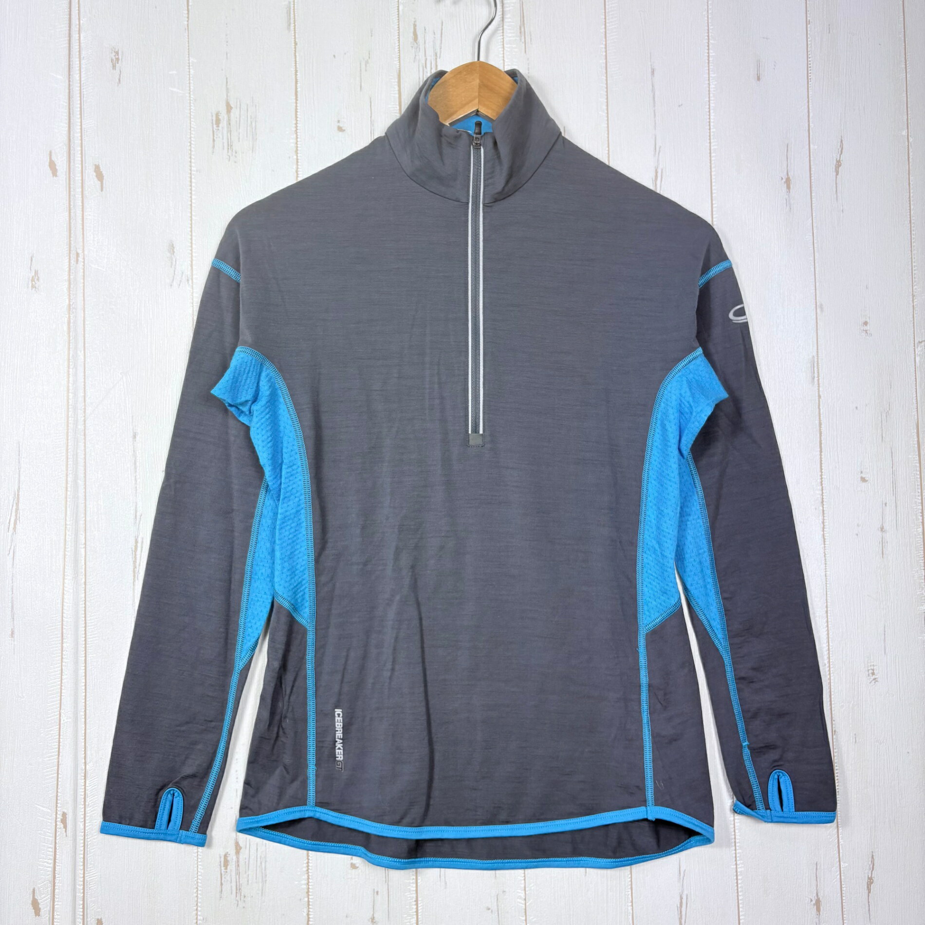 【Women's S】【Women's S グレー系】Icebreaker ( アイスブレーカー ) GT 200 ライトウェイト メリノ ロングスリーブ ティー GT 200 Light Weight Merino Longsleeve Tee メリノウール ウェア トップス インナー シャツ ロングスリーブシャツ ウール z00059351 グレー系 ウェア トップス インナー シャツ ロングスリーブシャツ ウール ・セカンドギア在庫コード: ITE5O7HPY0JS（お問い合わせの際はこちらをお伝え下さい） ・メーカー: Icebreaker ( アイスブレーカー ) ■生産情報 ・生産国: 中国 ( China ) ■素材情報 ■サイズ情報 ・Gender/Age: Women's ・代表サイズ: S ■カラー ・カラー系統: グレー系 ・カラー系統2: ブルー系 ■コンディション ・グレード: 中古A ※グレーディング目安　 ├ 新品：当店オリジナル製品 ├ 未使用：新古品 ├ 中古S：新品同様 ├ 中古A：美中古 ├ 中古B：良い状態の中古 ├ 中古C：通常使用可能な中古 └ 中古D：通常使用困難な中古 ・コンディション詳細・備考: ■状態スコア：76 / 100 点 ■状態明細：旧モデル / 微細な使用感 / 微細なスレ（腹部・袖などの各所） ■採寸値・実測値 ※全て外寸値です。また、手作業による採寸および簡易な秤による計測のため、誤差はご容赦下さい。 ・身幅: 49cm ・すそ幅: 35cm ・着丈: 63cm ・ゆき丈: 75cm ・総重量（付属品等含む）: 210g ※ ネコポス・圧縮梱包にご理解・ご協力をお願いします ※ こちらのお品物は基本的に『ネコポス』での発送となります。郵便ポストへの投函にて配達完了となります。また、出荷から配達までの追跡は宅急便と同様に可能ですのでご安心下さい。 当店では、コンパクトに梱包することが可能なお品物につきましては『ネコポス』での発送とさせて頂いております。ウェア・バッグ等の一部ファブリック系商品につきましては、『ネコポス』のシビアなサイズ規定を確実にクリアするため、脱気式圧縮袋を使用する場合がございます。それにより、お品物にシワ等が生じる可能性がございます。また、箱に収納されている状態のお品物（未開封品含む）につきましても、箱から出した状態にて梱包させて頂く可能性がございます。 当店では、原則として全品送料無料（店舗負担）にて発送をさせて頂いております。ですが、近年の燃料費・人件費・物価高騰により運送会社送料も上昇傾向にあり、送料の負担・吸収は年々難しくなってきております。お気軽にご注文頂けるよう、引き続き送料無料サービスを継続して参るため、何卒ご理解・ご協力のほどよろしくお願い致します。 なお、『ネコポス』での発送および圧縮梱包にご了承頂けない場合は、ご注文時に別の配送方法を選択下さい。