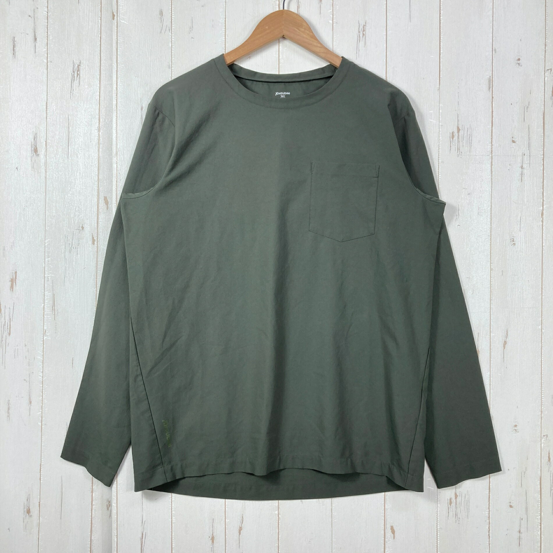 【Men's M】【Men's M グリーン系】Houdini ( フーディニ ) カバー クルー Cover Crew ポリエステル ウェア トップス インナー シャツ ロングスリーブTシャツ クルーネック 化繊 z00059684 グリーン系 ウェア トップス インナー シャツ ロングスリーブTシャツ クルーネック 化繊 ・セカンドギア在庫コード: ITZRSKZ59SVK（お問い合わせの際はこちらをお伝え下さい） ・メーカー: Houdini ( フーディニ ) ・型番: 258694 ■生産情報 ・生産国: ポルトガル ( Portugal ) ■素材情報 ・組成: ポリエステル100% ■サイズ情報 ・Fit: International ・Gender/Age: Men's ・代表サイズ: M ■カラー ・カラー系統: グリーン系 ■コンディション ・グレード: 中古A ※グレーディング目安　 ├ 新品：当店オリジナル製品 ├ 未使用：新古品 ├ 中古S：新品同様 ├ 中古A：美中古 ├ 中古B：良い状態の中古 ├ 中古C：通常使用可能な中古 └ 中古D：通常使用困難な中古 ・コンディション詳細・備考: ■状態スコア：85 / 100 点 ■状態明細：微細な使用感 / 微細な毛玉（背面下部・脇下などの各所） ■採寸値・実測値 ※全て外寸値です。また、手作業による採寸および簡易な秤による計測のため、誤差はご容赦下さい。 ・身幅: 56cm ・すそ幅: 50cm ・着丈: 73cm ・肩幅: 48cm ・そで丈: 64cm ・総重量（付属品等含む）: 180g ■カタログスペック ※以下はメーカー公表のスペック値をそのままにご紹介するものです。表現・仕様・付属物の有無等、お品物現品との完全な一致をお約束するものではございません。 着心地の良いシンプルなクルーネックのロングスリーブシャツです。 リサイクルポリエステルで作られた生地のWish Wovenはソフトで、コットンのような肌触りと2ウェイストレッチの柔軟性をもち、トレッキングやキャンプでハードに使用できるほどの通気性と耐久性を兼ね備えます。 さらに化学薬品を使用することなくUPF50+の紫外線保護指数を備え、速乾性にも優れるため、カヤックやビーチなど水辺での遊びにも適しています。 左胸にはポケットを配し、レギュラーフィットのデザインを採用しています。 ※ ネコポス・圧縮梱包にご理解・ご協力をお願いします ※ こちらのお品物は基本的に『ネコポス』での発送となります。郵便ポストへの投函にて配達完了となります。また、出荷から配達までの追跡は宅急便と同様に可能ですのでご安心下さい。 当店では、コンパクトに梱包することが可能なお品物につきましては『ネコポス』での発送とさせて頂いております。ウェア・バッグ等の一部ファブリック系商品につきましては、『ネコポス』のシビアなサイズ規定を確実にクリアするため、脱気式圧縮袋を使用する場合がございます。それにより、お品物にシワ等が生じる可能性がございます。また、箱に収納されている状態のお品物（未開封品含む）につきましても、箱から出した状態にて梱包させて頂く可能性がございます。 当店では、原則として全品送料無料（店舗負担）にて発送をさせて頂いております。ですが、近年の燃料費・人件費・物価高騰により運送会社送料も上昇傾向にあり、送料の負担・吸収は年々難しくなってきております。お気軽にご注文頂けるよう、引き続き送料無料サービスを継続して参るため、何卒ご理解・ご協力のほどよろしくお願い致します。 なお、『ネコポス』での発送および圧縮梱包にご了承頂けない場合は、ご注文時に別の配送方法を選択下さい。