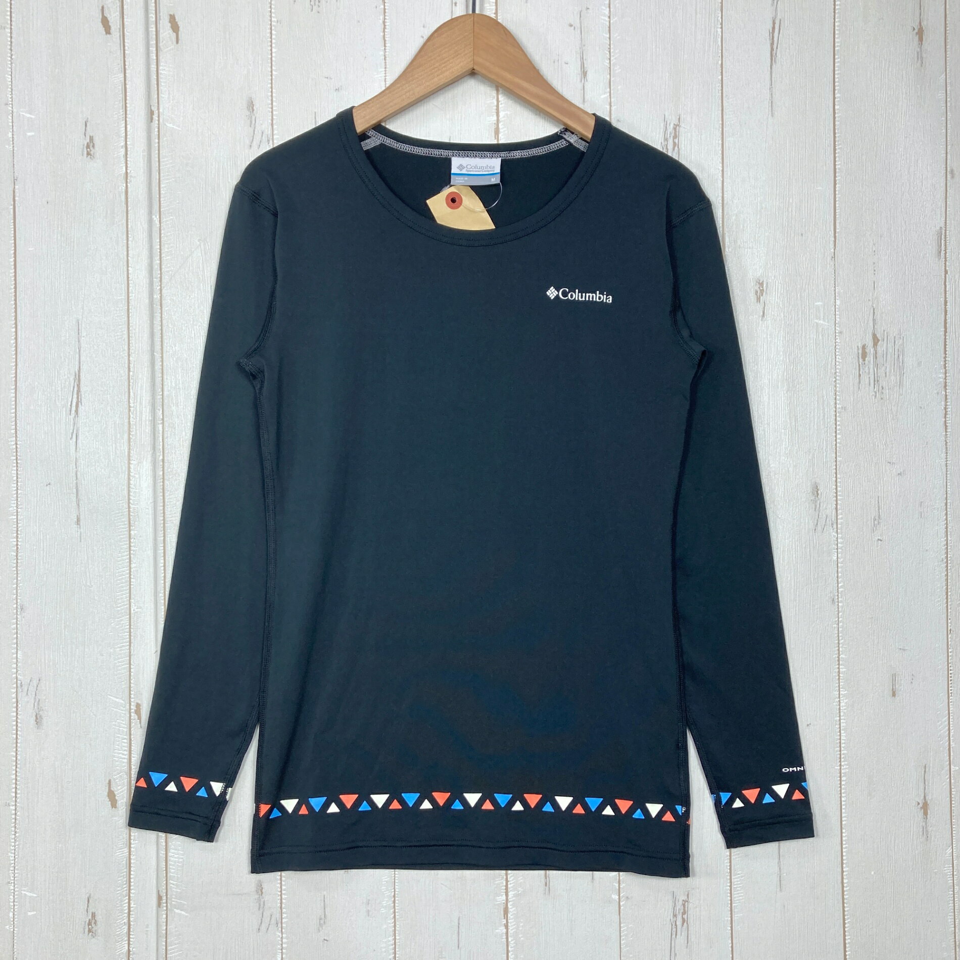 【Women's M】【Women's M ブラック系】Columbia ( コロンビア ) スクリップスランチ ロングスリーブ トップ ポリエステル ウェア トップス インナー シャツ ロングスリーブTシャツ クルーネック 化繊 z00059439 ブラック系 ウェア トップス インナー シャツ ロングスリーブTシャツ クルーネック 化繊 ・セカンドギア在庫コード: ITD1JK8VW06W（お問い合わせの際はこちらをお伝え下さい） ・メーカー: Columbia ( コロンビア ) ・型番: PL2658 ■生産情報 ・生産国: 中国 ( China ) ■素材情報 ・組成: ポリエステル90% / ポリウレタン10% ■サイズ情報 ・Fit: Asian ・Gender/Age: Women's ・代表サイズ: M ■カラー ・カラー系統: ブラック系 ■コンディション ・グレード: 中古A ※グレーディング目安　 ├ 新品：当店オリジナル製品 ├ 未使用：新古品 ├ 中古S：新品同様 ├ 中古A：美中古 ├ 中古B：良い状態の中古 ├ 中古C：通常使用可能な中古 └ 中古D：通常使用困難な中古 ・コンディション詳細・備考: ■状態スコア：76 / 100 点 ■状態明細：旧モデル / 微細な使用感 / 微細なスレ（背面下部などの各所） ■採寸値・実測値 ※全て外寸値です。また、手作業による採寸および簡易な秤による計測のため、誤差はご容赦下さい。 ・身幅: 40cm ・すそ幅: 37cm ・着丈: 58cm ・肩幅: 40cm ・そで丈: 53cm ・総重量（付属品等含む）: 120g ■カタログスペック ※以下はメーカー公表のスペック値をそのままにご紹介するものです。表現・仕様・付属物の有無等、お品物現品との完全な一致をお約束するものではございません。 4ウェイの特殊ストレッチ素材を使い、ウエストを程よくシェイプして心地よいフィッティングを実現。さらに、独自開発のクイックドライテクノロジー「オムニウィック」が長時間の着用でもさらりとした着心地を叶えます。また、消臭縫製糸を使用しているので気になる汗の臭いを抑制。紫外線から身体を守るサンプロテクション機能「オムニシェイド」も採用し、春夏シーズンに不可欠な日差し対策にまでしっかりと配慮しています。 ※ ネコポス・圧縮梱包にご理解・ご協力をお願いします ※ こちらのお品物は基本的に『ネコポス』での発送となります。郵便ポストへの投函にて配達完了となります。また、出荷から配達までの追跡は宅急便と同様に可能ですのでご安心下さい。 当店では、コンパクトに梱包することが可能なお品物につきましては『ネコポス』での発送とさせて頂いております。ウェア・バッグ等の一部ファブリック系商品につきましては、『ネコポス』のシビアなサイズ規定を確実にクリアするため、脱気式圧縮袋を使用する場合がございます。それにより、お品物にシワ等が生じる可能性がございます。また、箱に収納されている状態のお品物（未開封品含む）につきましても、箱から出した状態にて梱包させて頂く可能性がございます。 当店では、原則として全品送料無料（店舗負担）にて発送をさせて頂いております。ですが、近年の燃料費・人件費・物価高騰により運送会社送料も上昇傾向にあり、送料の負担・吸収は年々難しくなってきております。お気軽にご注文頂けるよう、引き続き送料無料サービスを継続して参るため、何卒ご理解・ご協力のほどよろしくお願い致します。 なお、『ネコポス』での発送および圧縮梱包にご了承頂けない場合は、ご注文時に別の配送方法を選択下さい。