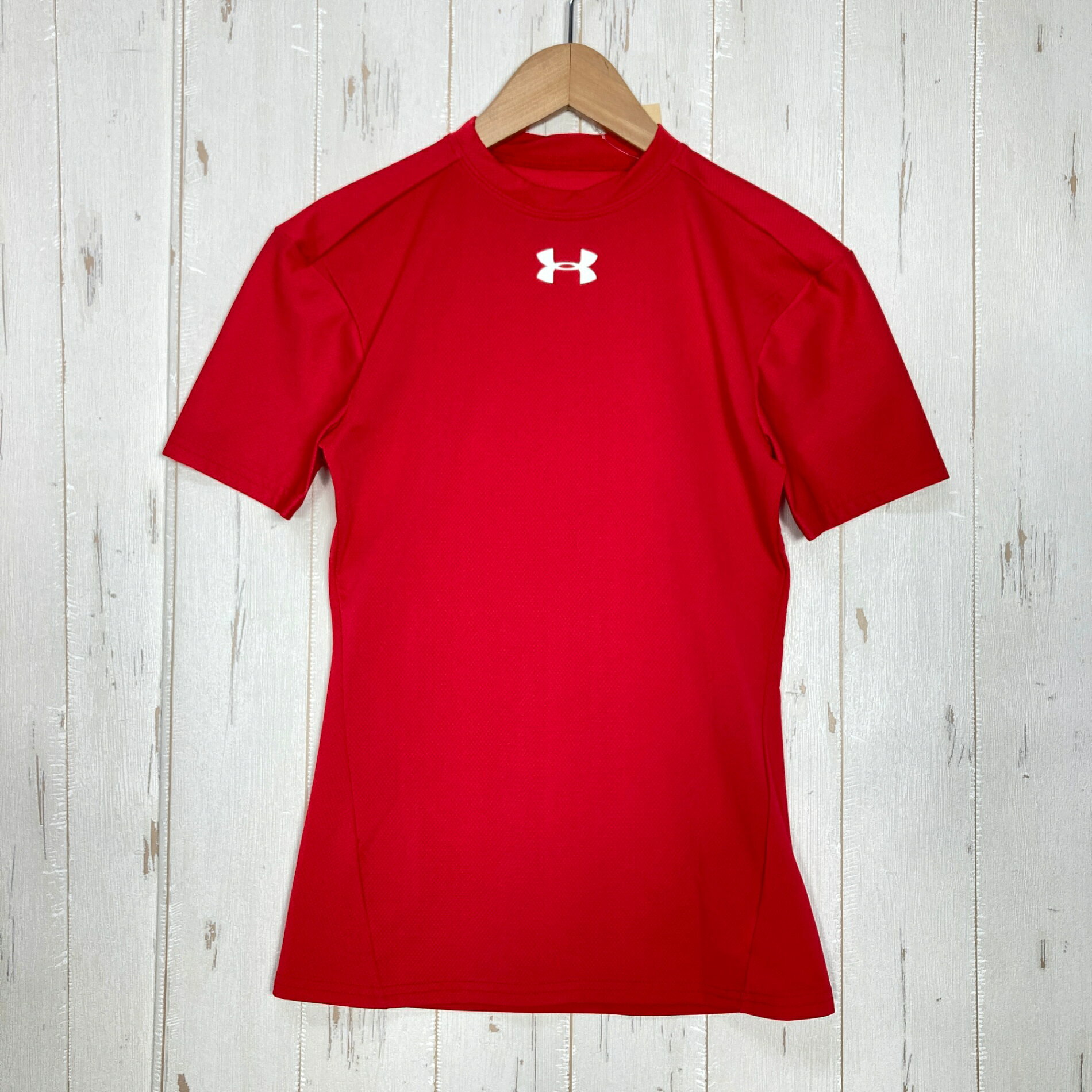 【Women's M】【Women's M レッド系】Under Armour ( アンダーアーマー ) モックネック ショートスリーブ メッシュティー ポリエステル ウェア トップス インナー シャツ ショートスリーブシャツ 化繊 z00059914 レッド系 ウェア トップス インナー シャツ ショートスリーブシャツ 化繊 ・セカンドギア在庫コード: ITT6JH5T2CDO（お問い合わせの際はこちらをお伝え下さい） ・メーカー: Under Armour ( アンダーアーマー ) ■生産情報 ・生産国: ベトナム ( Viet Nam ) ■素材情報 ・組成: ポリエステル82% / ポリウレタン18% ■サイズ情報 ・Gender/Age: Women's ・代表サイズ: M ■カラー ・カラー系統: レッド系 ■コンディション ・グレード: 中古A ※グレーディング目安　 ├ 新品：当店オリジナル製品 ├ 未使用：新古品 ├ 中古S：新品同様 ├ 中古A：美中古 ├ 中古B：良い状態の中古 ├ 中古C：通常使用可能な中古 └ 中古D：通常使用困難な中古 ・コンディション詳細・備考: ■状態スコア：83 / 100 点 ■状態明細：旧モデル / 微細な使用感 ■採寸値・実測値 ※全て外寸値です。また、手作業による採寸および簡易な秤による計測のため、誤差はご容赦下さい。 ・身幅: 40cm ・すそ幅: 40cm ・着丈: 59cm ・肩幅: 40cm ・そで丈: 18cm ・総重量（付属品等含む）: 130g ※ ネコポス・圧縮梱包にご理解・ご協力をお願いします ※ こちらのお品物は基本的に『ネコポス』での発送となります。郵便ポストへの投函にて配達完了となります。また、出荷から配達までの追跡は宅急便と同様に可能ですのでご安心下さい。 当店では、コンパクトに梱包することが可能なお品物につきましては『ネコポス』での発送とさせて頂いております。ウェア・バッグ等の一部ファブリック系商品につきましては、『ネコポス』のシビアなサイズ規定を確実にクリアするため、脱気式圧縮袋を使用する場合がございます。それにより、お品物にシワ等が生じる可能性がございます。また、箱に収納されている状態のお品物（未開封品含む）につきましても、箱から出した状態にて梱包させて頂く可能性がございます。 当店では、原則として全品送料無料（店舗負担）にて発送をさせて頂いております。ですが、近年の燃料費・人件費・物価高騰により運送会社送料も上昇傾向にあり、送料の負担・吸収は年々難しくなってきております。お気軽にご注文頂けるよう、引き続き送料無料サービスを継続して参るため、何卒ご理解・ご協力のほどよろしくお願い致します。 なお、『ネコポス』での発送および圧縮梱包にご了承頂けない場合は、ご注文時に別の配送方法を選択下さい。