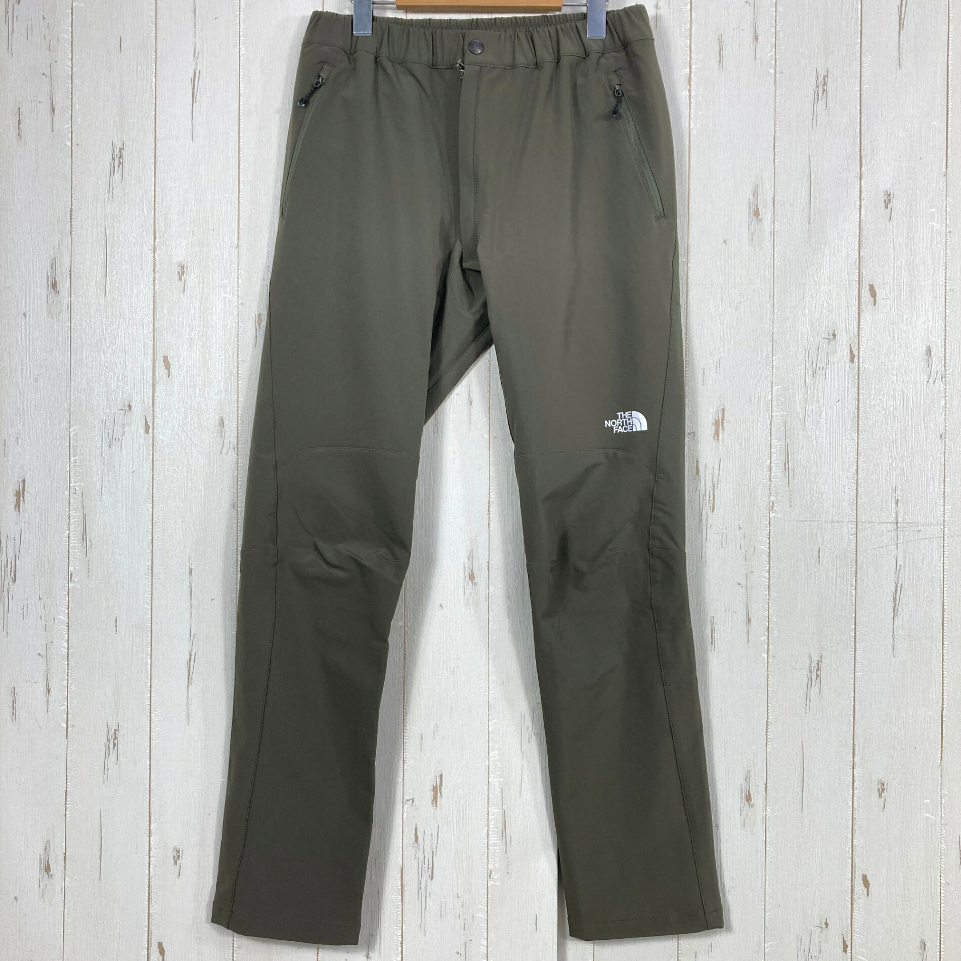 【Men's M】【Men's M グリーン系】The North Face ( ザ・ノースフェイス ) アルパイン ライト パンツ Alpine Light Pant ナイロン ウェア ボトムス ロングパンツ ソフトシェル z00059946 グリーン系 ウェア ボトムス ロングパンツ ソフトシェル ・セカンドギア在庫コード: IT3ZSGB801GT（お問い合わせの際はこちらをお伝え下さい） ・メーカー: The North Face ( ザ・ノースフェイス ) ・型番: NB32301 ■生産情報 ・生産国: ベトナム ( Viet Nam ) ■素材情報 ・組成: ナイロン92% / ポリウレタン8% ■サイズ情報 ・Fit: Asian ・Gender/Age: Men's ・代表サイズ: M ■カラー ・カラー系統: グリーン系 ■コンディション ・グレード: 中古A ※グレーディング目安　 ├ 新品：当店オリジナル製品 ├ 未使用：新古品 ├ 中古S：新品同様 ├ 中古A：美中古 ├ 中古B：良い状態の中古 ├ 中古C：通常使用可能な中古 └ 中古D：通常使用困難な中古 ・コンディション詳細・備考: ■状態スコア：83 / 100 点 ■状態明細：旧モデル / 微細な使用感 ■採寸値・実測値 ※全て外寸値です。また、手作業による採寸および簡易な秤による計測のため、誤差はご容赦下さい。 ・総丈: 98cm ・平置胴囲: 76cm ・最大胴囲: 88cm ・股下: 73cm ・股上: 32cm ・わたり: 28cm ・すそ幅: 17cm ・総重量（付属品等含む）: 364g ■カタログスペック ※以下はメーカー公表のスペック値をそのままにご紹介するものです。表現・仕様・付属物の有無等、お品物現品との完全な一致をお約束するものではございません。 1年を通して山岳エリアでの行動を支えるパンツ。 リサイクルナイロンとポリウレタンの混紡生地は高いストレッチ性を持ち、ニットのような伸縮性と着心地のよさが特徴です。 テーパードシルエットでありながら、立体的なパターンでスムーズな脚上げを妨げません。 ハーネス使用を想定し、バックルを設けないすっきりした腰周り。 フロントのファスナーはダブルスライダー仕様です。 静電気の発生を抑える静電ケア設計採用。 シンプルなデザインで、クライミングからハイキングまで汎用性の高い1着です。