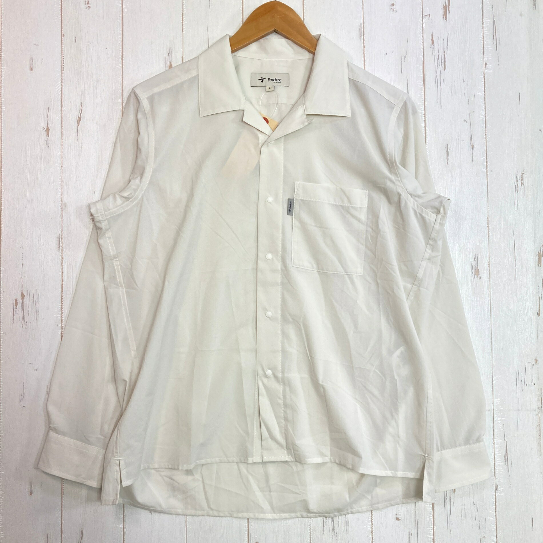 【Unisex L】【Unisex L アイボリー系】Foxfire ( フォックスファイヤー ) トランスウェット シェルシャツ TS Shell Shirt ポリエステル ウェア トップス インナー シャツ ロングスリーブシャツ 化繊 z00060327 アイボリー系 ウェア トップス インナー シャツ ロングスリーブシャツ 化繊 ・セカンドギア在庫コード: ITPCSCVETKX4（お問い合わせの際はこちらをお伝え下さい） ・メーカー: Foxfire ( フォックスファイヤー ) ・型番: 5212522 ■生産情報 ・生産国: 中国 ( China ) ■素材情報 ・組成: ポリエステル100% ■サイズ情報 ・Fit: Asian ・Gender/Age: Unisex ・代表サイズ: L ■カラー ・カラー系統: アイボリー系 ■コンディション ・グレード: 中古S ※グレーディング目安　 ├ 新品：当店オリジナル製品 ├ 未使用：新古品 ├ 中古S：新品同様 ├ 中古A：美中古 ├ 中古B：良い状態の中古 ├ 中古C：通常使用可能な中古 └ 中古D：通常使用困難な中古 ・コンディション詳細・備考: ■状態スコア：92 / 100 点 ■状態明細：微細な使用感 ■採寸値・実測値 ※全て外寸値です。また、手作業による採寸および簡易な秤による計測のため、誤差はご容赦下さい。 ・身幅: 54cm ・すそ幅: 45cm ・着丈: 69cm ・肩幅: 42cm ・そで丈: 58cm ・総重量（付属品等含む）: 100g ■カタログスペック ※以下はメーカー公表のスペック値をそのままにご紹介するものです。表現・仕様・付属物の有無等、お品物現品との完全な一致をお約束するものではございません。 軽量で通気性、速乾性に優れたストレッチ生地を採用したシンプルなデザインのトレッキングシャツ。シワになりにくく、コンパクトに収納できるので、羽織物としての携行にも便利です。カジュアルに着こなせるゆとりのあるシルエットとオープンカラー&ドットボタン仕様で、幅広いシーンに対応します。 ※ ネコポス・圧縮梱包にご理解・ご協力をお願いします ※ こちらのお品物は基本的に『ネコポス』での発送となります。郵便ポストへの投函にて配達完了となります。また、出荷から配達までの追跡は宅急便と同様に可能ですのでご安心下さい。 当店では、コンパクトに梱包することが可能なお品物につきましては『ネコポス』での発送とさせて頂いております。ウェア・バッグ等の一部ファブリック系商品につきましては、『ネコポス』のシビアなサイズ規定を確実にクリアするため、脱気式圧縮袋を使用する場合がございます。それにより、お品物にシワ等が生じる可能性がございます。また、箱に収納されている状態のお品物（未開封品含む）につきましても、箱から出した状態にて梱包させて頂く可能性がございます。 当店では、原則として全品送料無料（店舗負担）にて発送をさせて頂いております。ですが、近年の燃料費・人件費・物価高騰により運送会社送料も上昇傾向にあり、送料の負担・吸収は年々難しくなってきております。お気軽にご注文頂けるよう、引き続き送料無料サービスを継続して参るため、何卒ご理解・ご協力のほどよろしくお願い致します。 なお、『ネコポス』での発送および圧縮梱包にご了承頂けない場合は、ご注文時に別の配送方法を選択下さい。