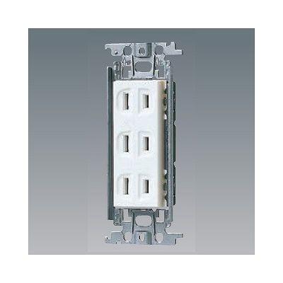 パナソニック 埋込トリプルコンセント 金属取付枠付 15A 125V ホワイト WTF13033WK