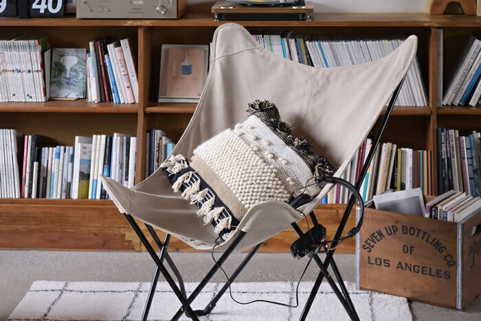 フォールディングチェア ベージュ 折りたたみチェア アウトドア レジャー キャンプ コンパクト 軽量 持ち運び 折り畳みイス おしゃれ