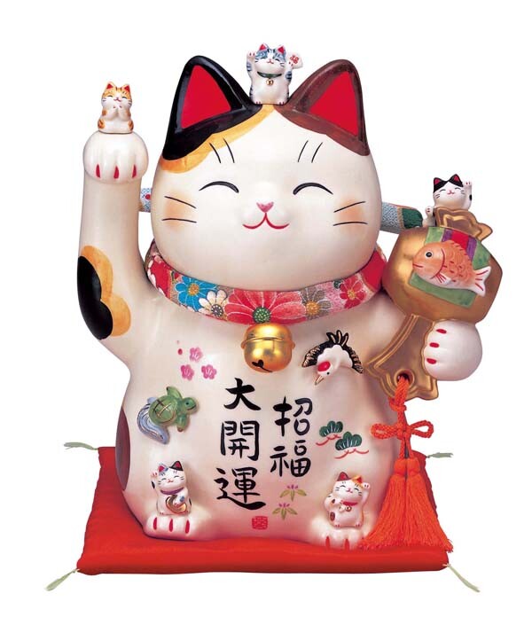 ★幸福を招く★　楽しくお目出度い「縁起の置物」【彩絵　招福大開運招き猫（ちりめん首輪付・8.5号）】