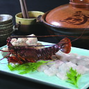 日本有数の漁獲量を誇る徳島県産の『鱧』使用。DHAや多種のビタミンが豊富に含まれる『鱧』は、上品質でやさしい甘さと、鱧独特の食感をお楽しみ頂けます。また、鱧料理「はもしゃぶしゃぶ」を手軽にご家庭で頂ける商品となっております。伊勢海老も入った贅沢な鍋です。■配送不可地域：北海道・沖縄・離島は配送不可■温度帯：冷凍■賞味期限：出荷日より90日■規格：伊勢えび150g、はも身50g×4、はも団子25g×6、特製出し汁250ml■サイズ(mm)：300×220×60