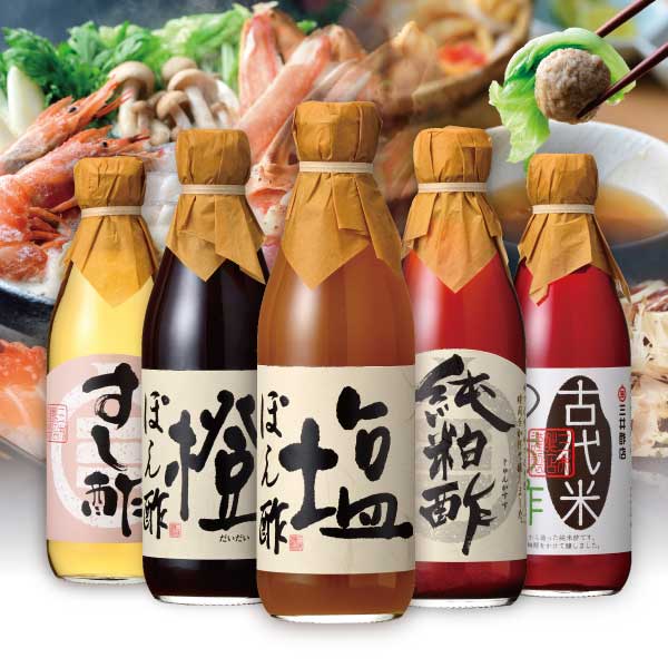 【商品情報】 内容量 純粕酢（360ml）×1本 すし酢（360ml）×1本 古代米（360ml）×1本 橙ぽん酢（360ml）×1本 塩ぽん酢（360ml）×1本 ※ギフト箱入り 原材料 【純粕酢】酒かす（国内製造） 【古代米のお酢】米（国産） 【すし酢】糖類（砂糖・ぶどう糖果糖液糖）、醸造酢（愛知県製造）、食塩／酸味料、調味料（アミノ酸） 【橙ぽん酢】しょうゆ（国内製造）、柑橘果汁（だいだい、ゆず、ゆこう）、米酢、みりん、砂糖、食塩、削りぶし（そうだかつお、かつお）、かつお節エキス、こんぶエキス、しいたけエキス、酵母エキス、（一部に小麦・大豆を含む） 【塩ぽん酢】柑橘果汁（だいだい、ゆず、ゆこう）、米酢（愛知県製造）、みりん、食塩、砂糖、酵母エキス、かつお節エキス、こんぶエキス、削りぶし（そうだかつお、かつお） 賞味期限 製造後2年間（未開封） ※ぽん酢：製造後1年間（未開封） 保存方法 直射日光を避けて、冷暗所で保管してください。 ぽん酢：直射日光を避けて、冷暗所で保管してください。開封後は、冷蔵庫に入れて、賞味期限に関わらずお早めにお使いください。