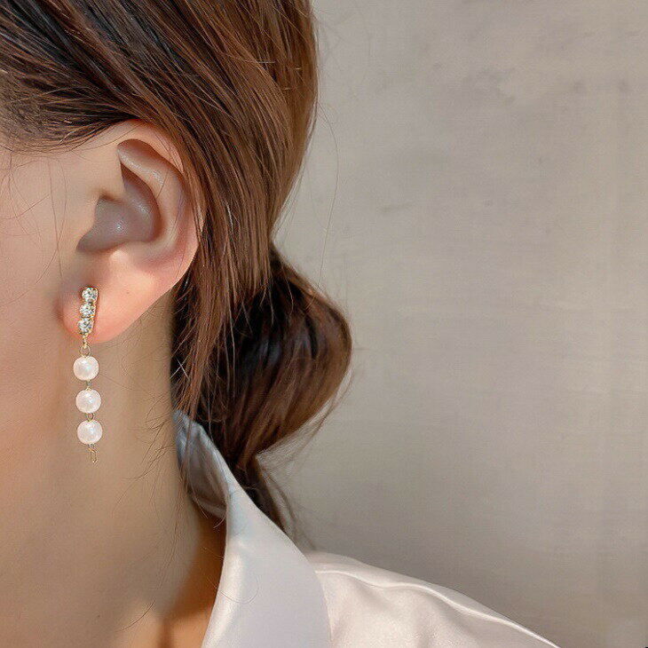 パール 3連 モチーフ ビジュー 揺れピアス デザイン ゴールド シルバー 金 銀 ピアス 大人 上品 エレガント 華奢 アクセサリー ジュエリー レディース お出かけ オフィス OL ins 韓国 旅行 結婚式 ママ ママファッション ガール