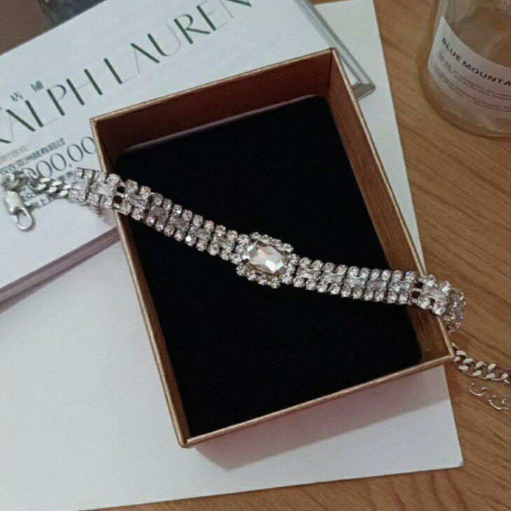 チョーカービジューキラキラベルトモチーフシルバーチェーンシルバー銀アクセサリーネックネックレスおしゃれ小物秋冬ファッションレディースお出かけinsデート韓国トレンドママガール