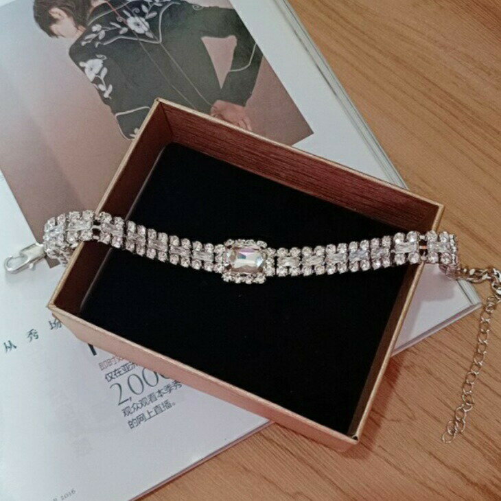 チョーカービジューキラキラベルトモチーフシルバーチェーンシルバー銀アクセサリーネックネックレスおしゃれ小物秋冬ファッションレディースお出かけinsデート韓国トレンドママガール