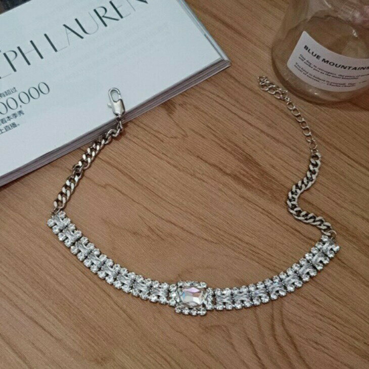 チョーカービジューキラキラベルトモチーフシルバーチェーンシルバー銀アクセサリーネックネックレスおしゃれ小物秋冬ファッションレディースお出かけinsデート韓国トレンドママガール