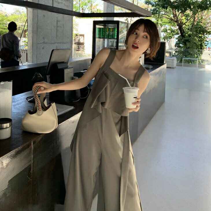 送料無料 とろみ素材 ジャンプスーツ オールインワン バギーサロペット ワイドパンツ ストラップ オーバーオール フリル ボトムス ナチュラル アースカラー レディース 細見え ハイウエスト カジュアル 上品 夏 ins トレンド 人気 海 リゾート