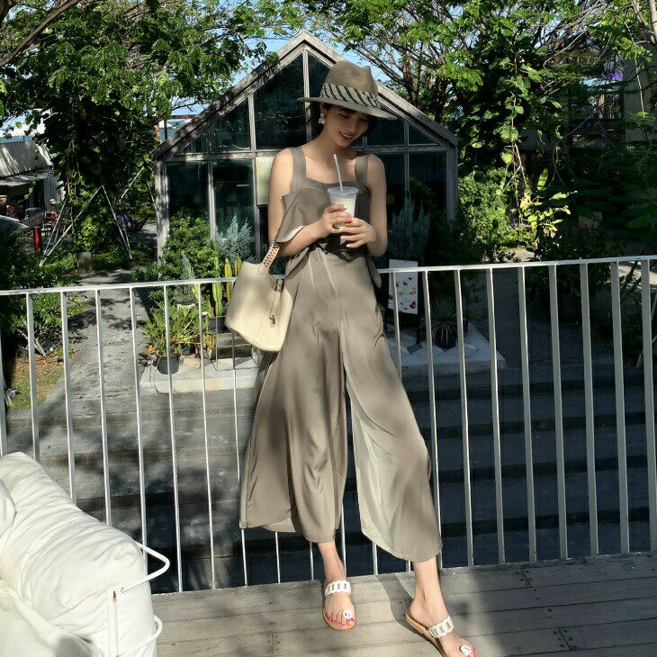 送料無料 とろみ素材 ジャンプスーツ オールインワン バギーサロペット ワイドパンツ ストラップ オーバーオール フリル ボトムス ナチュラル アースカラー レディース 細見え ハイウエスト カジュアル 上品 夏 ins トレンド 人気 海 リゾート
