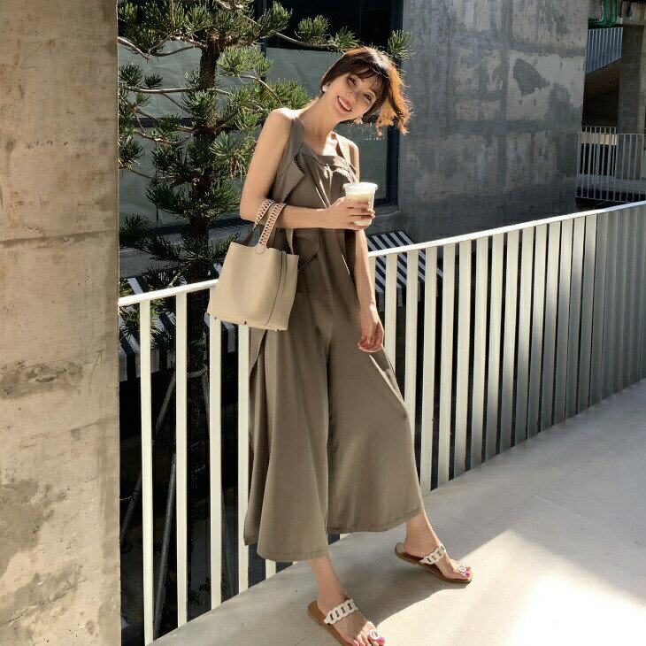 送料無料 とろみ素材 ジャンプスーツ オールインワン バギーサロペット ワイドパンツ ストラップ オーバーオール フリル ボトムス ナチュラル アースカラー レディース 細見え ハイウエスト カジュアル 上品 夏 ins トレンド 人気 海 リゾート